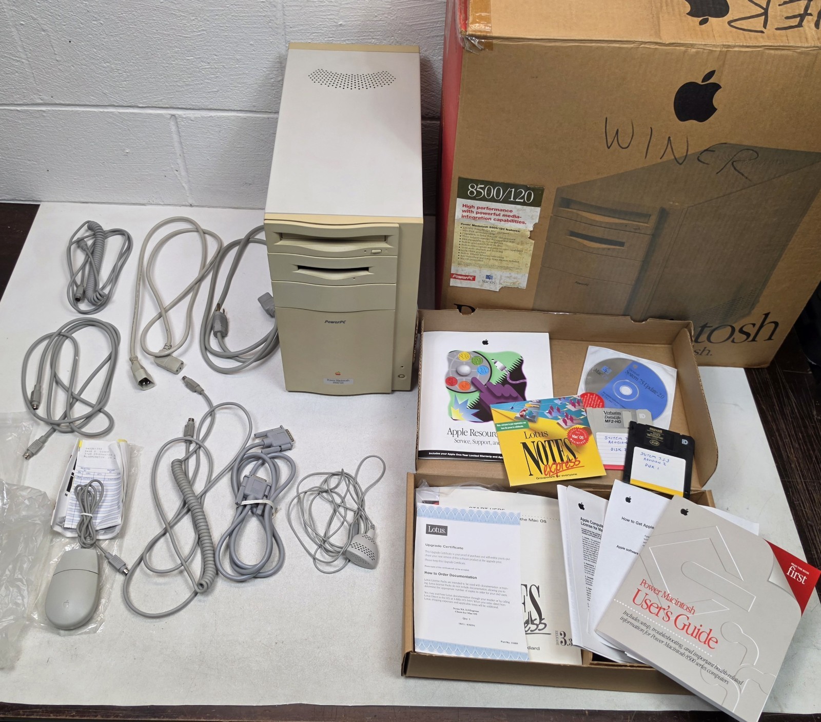 Vintage Power Macintosh 8500/120 M3409 w/ accessories. As Is Read Description