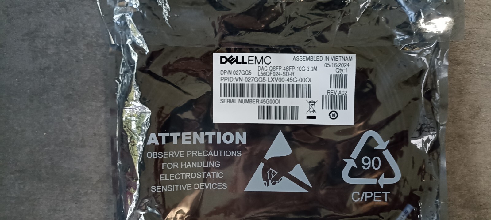 Dell Force10 40gbe QSFP to 4 X 10gbe SFP 3 Meters Breakout Cable DP/N 027GG5