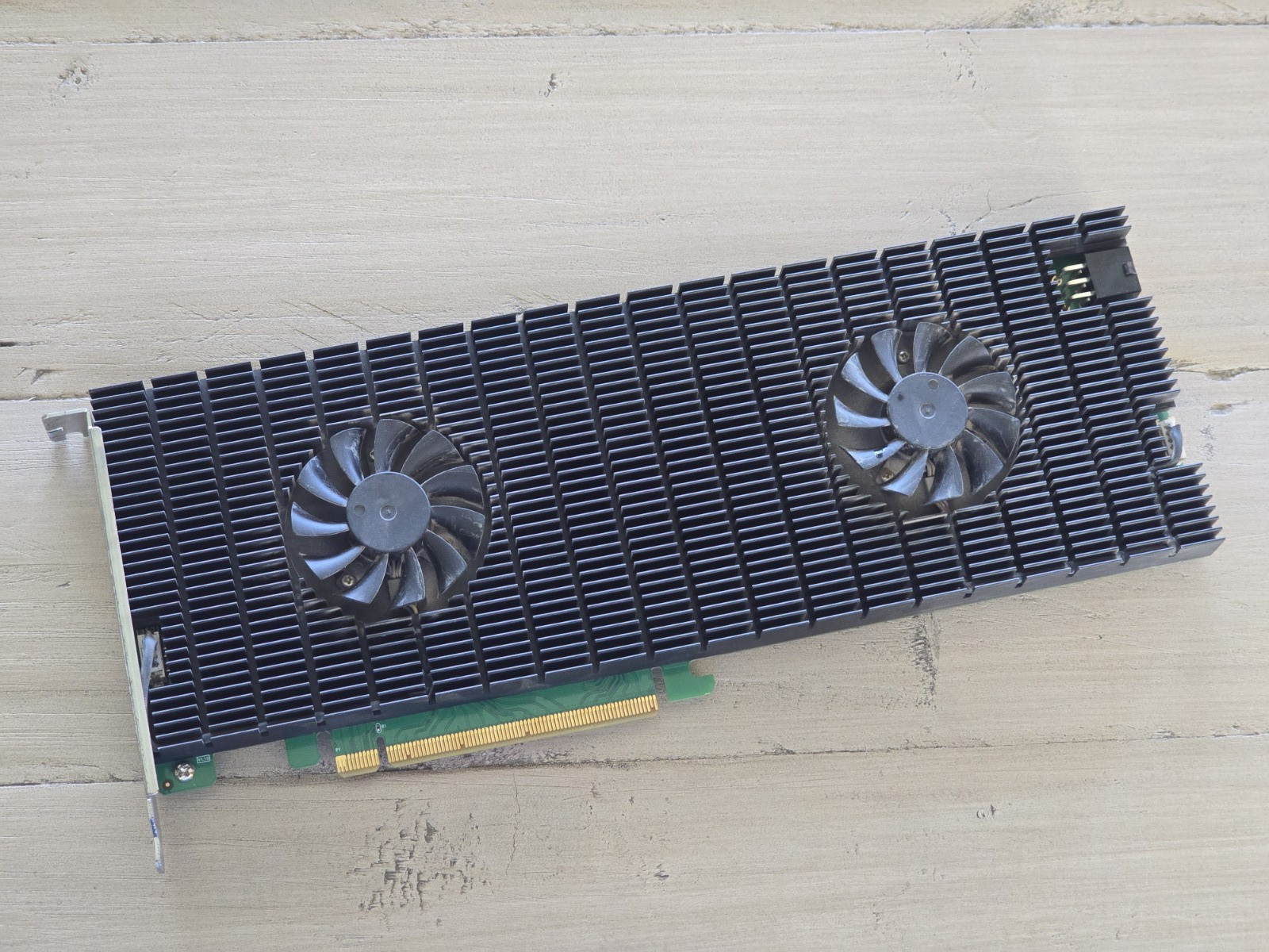 HighPoint SRD7540 / SSD7540 PCIe 4.0 x16 8-Port M.2 NVMe RAID AIC - 28,000MB/Sec