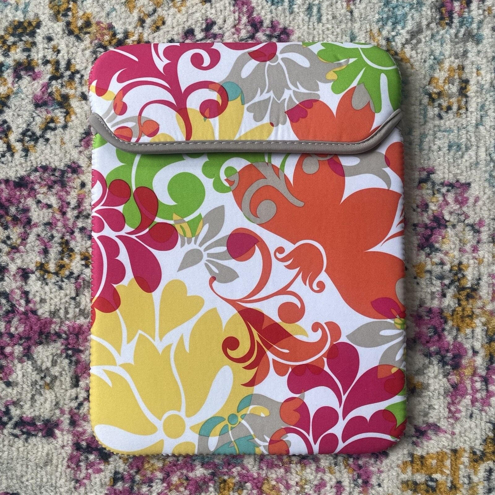 Thirty One Tote-A-Tablet Sleeve Case Island Damask Neoprene iPad/Kindle EUC