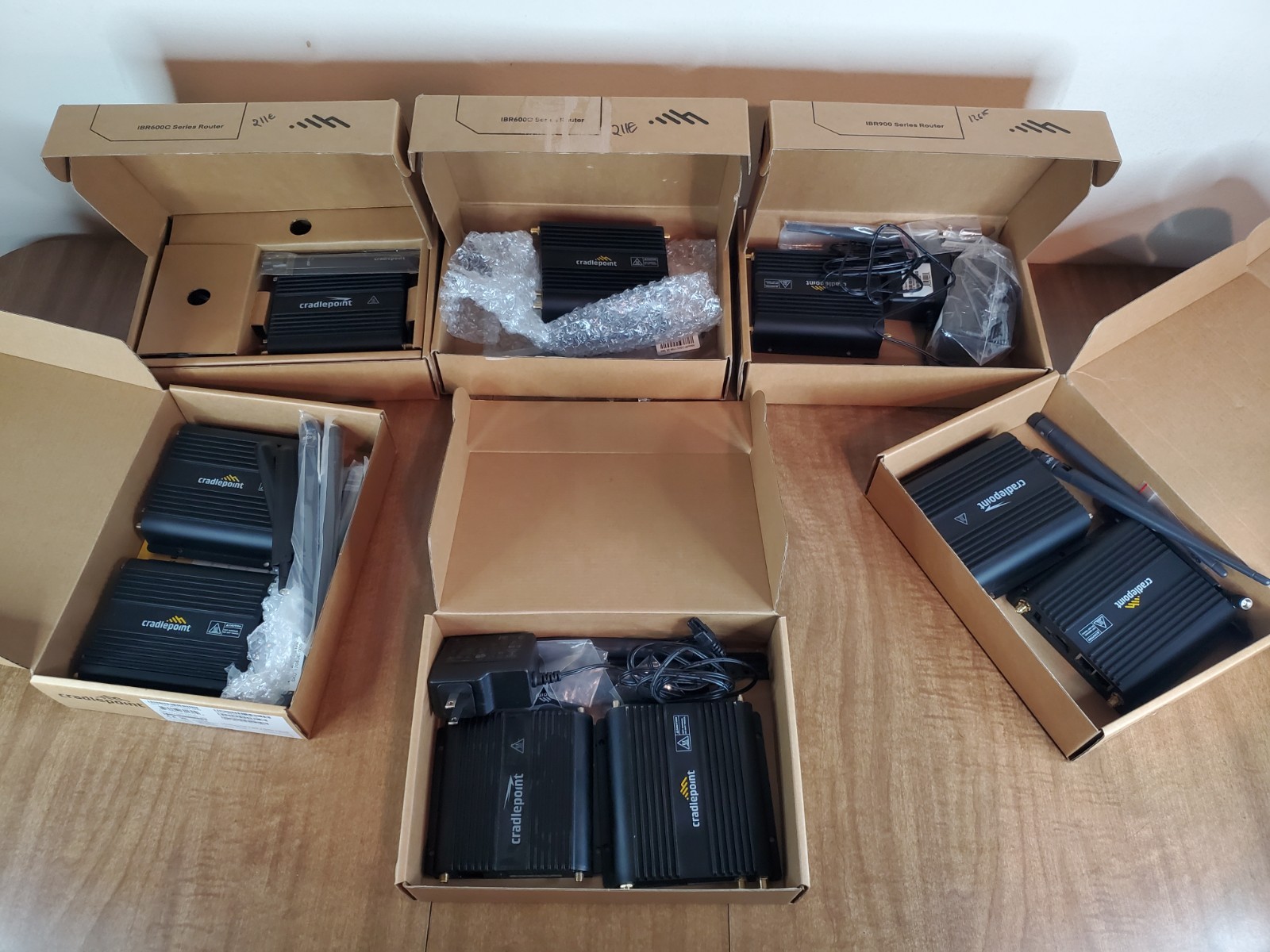 Mixed lot of Cradlepoint routers, antennas. IBR600, IBR900. Never installed