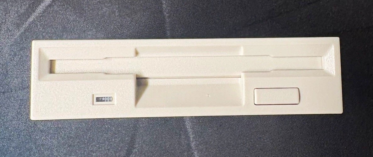 Vintage Mitsumi D359M3D 3.5in Internal Floppy Drive FDD 34-pin PC Beige/Gray