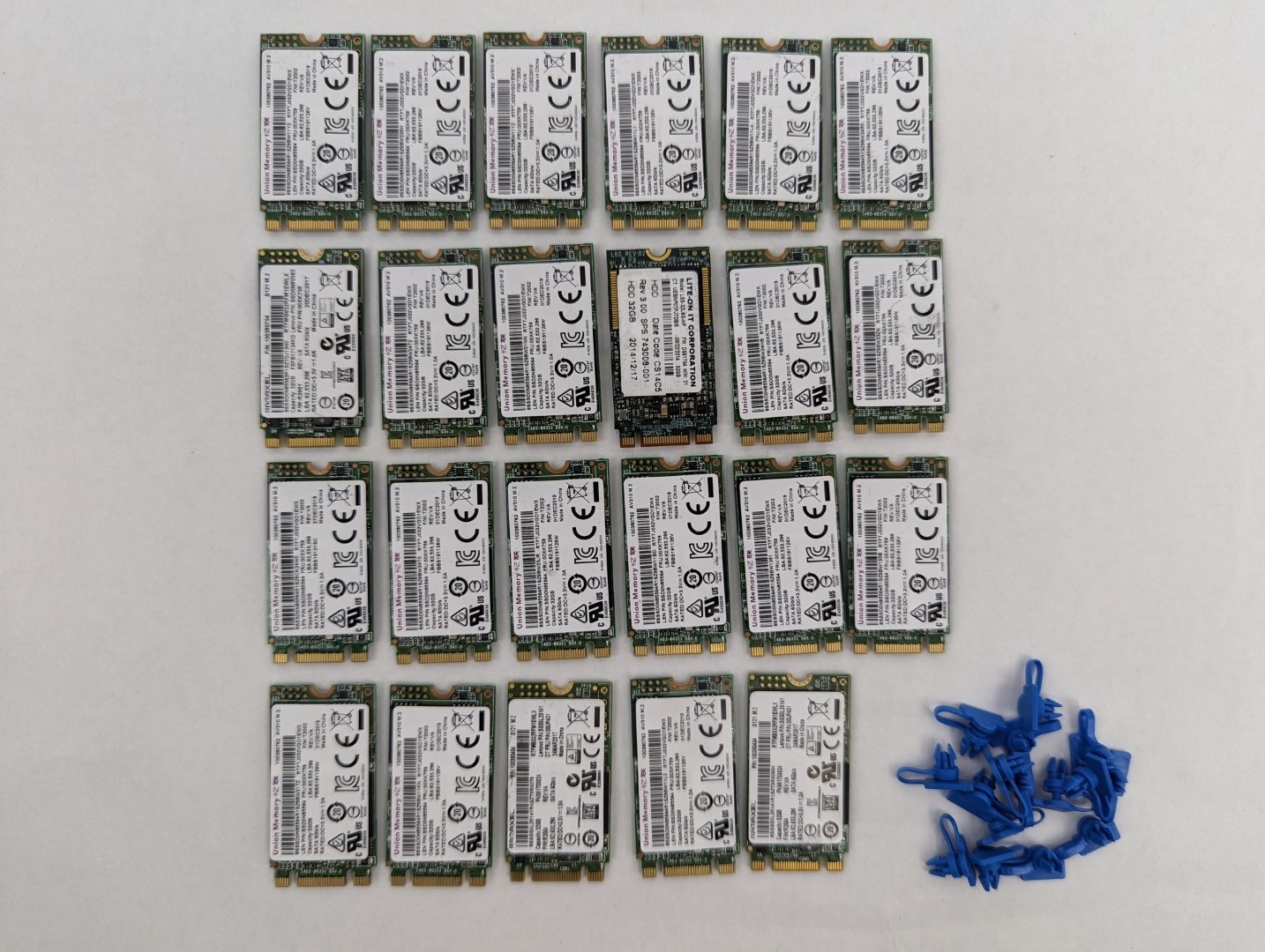Lot of 23 units of 32GB SSD