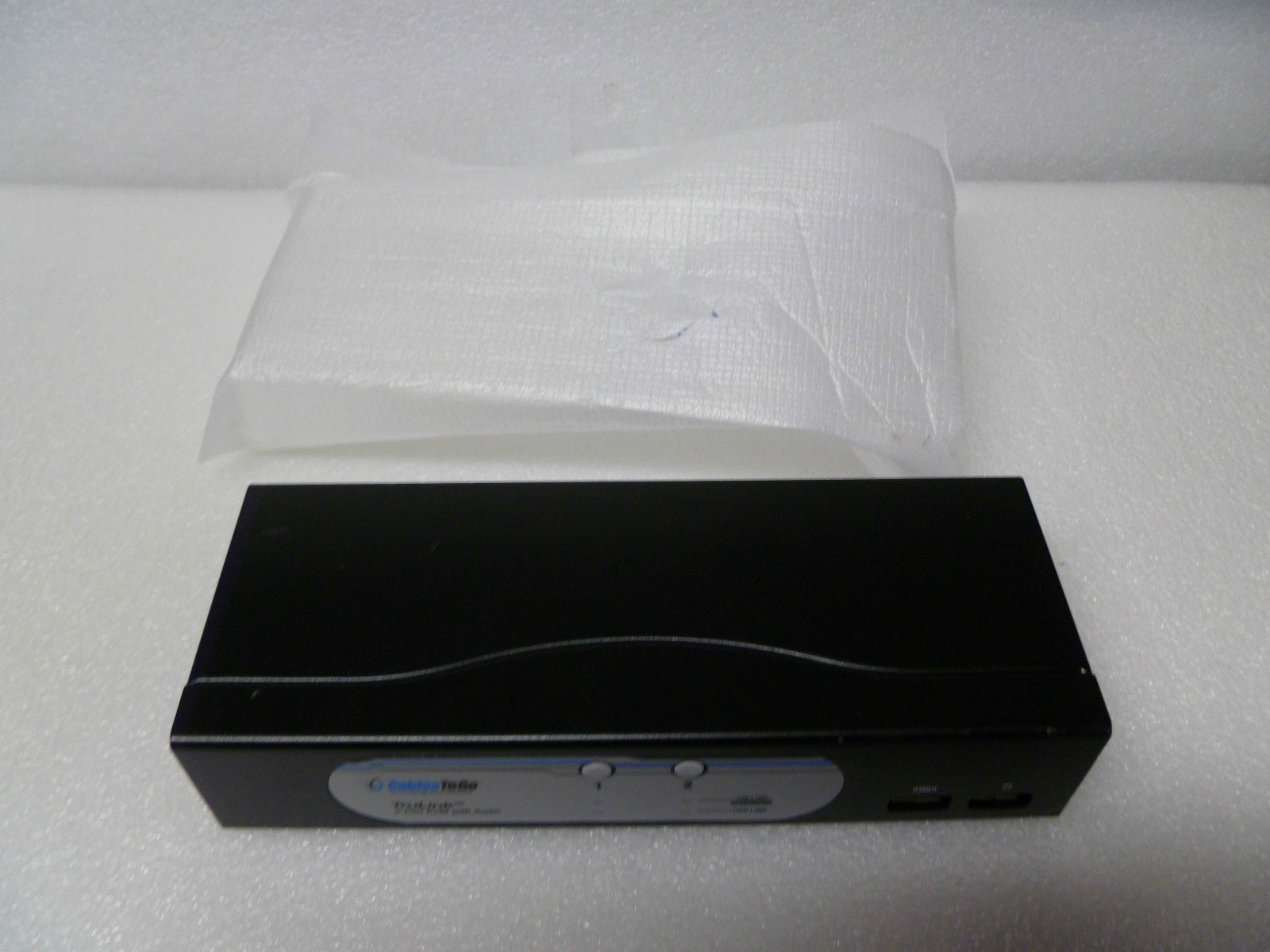 CABLESTOGO TRULINK 2-PORT DVI AND USB KVM W/AUDIO MODEL:52047 