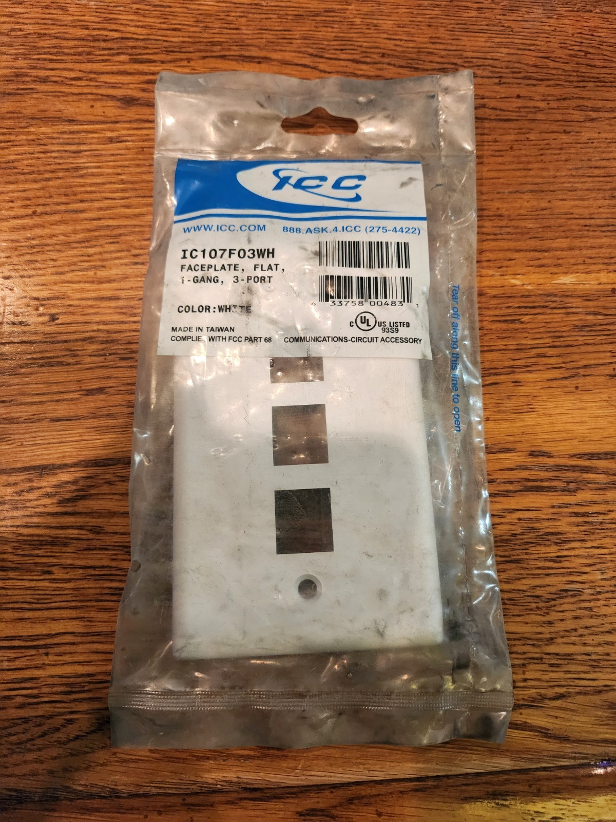 ICC IC107F03WH Faceplate flat 1 gang 3 port white