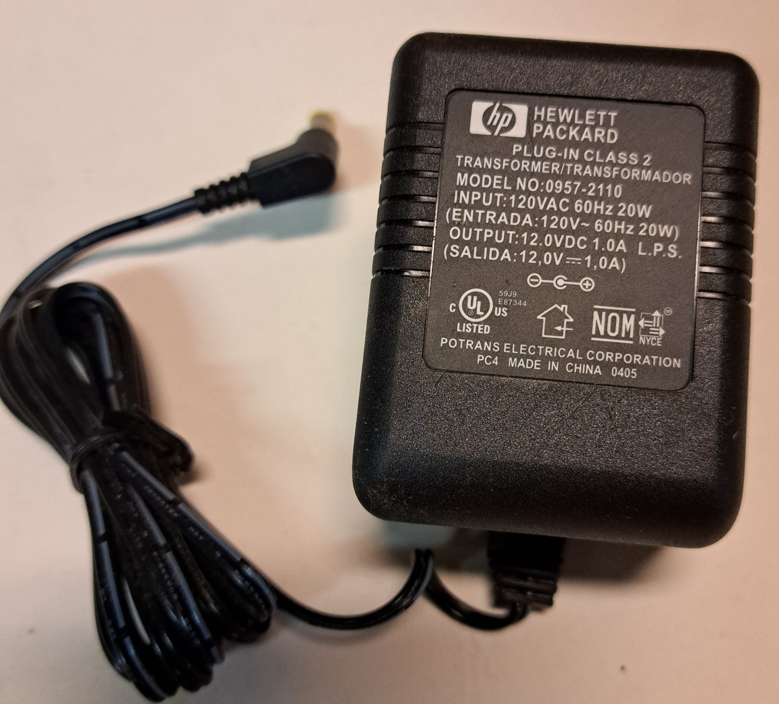 HP MODEL NO. 0957-2110 AC/DC POWER ADAPTER 12 VDC 1 AMP