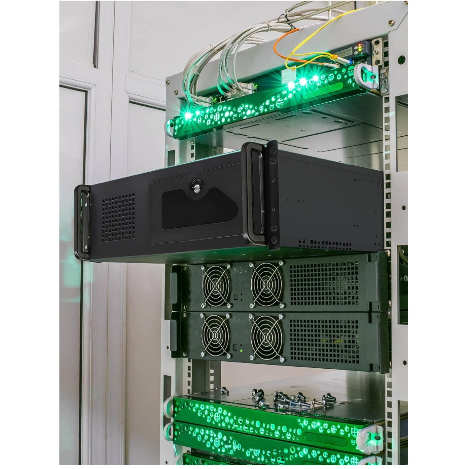Quiet Cooling 4U Server Chassis with 3 Fans~-/`