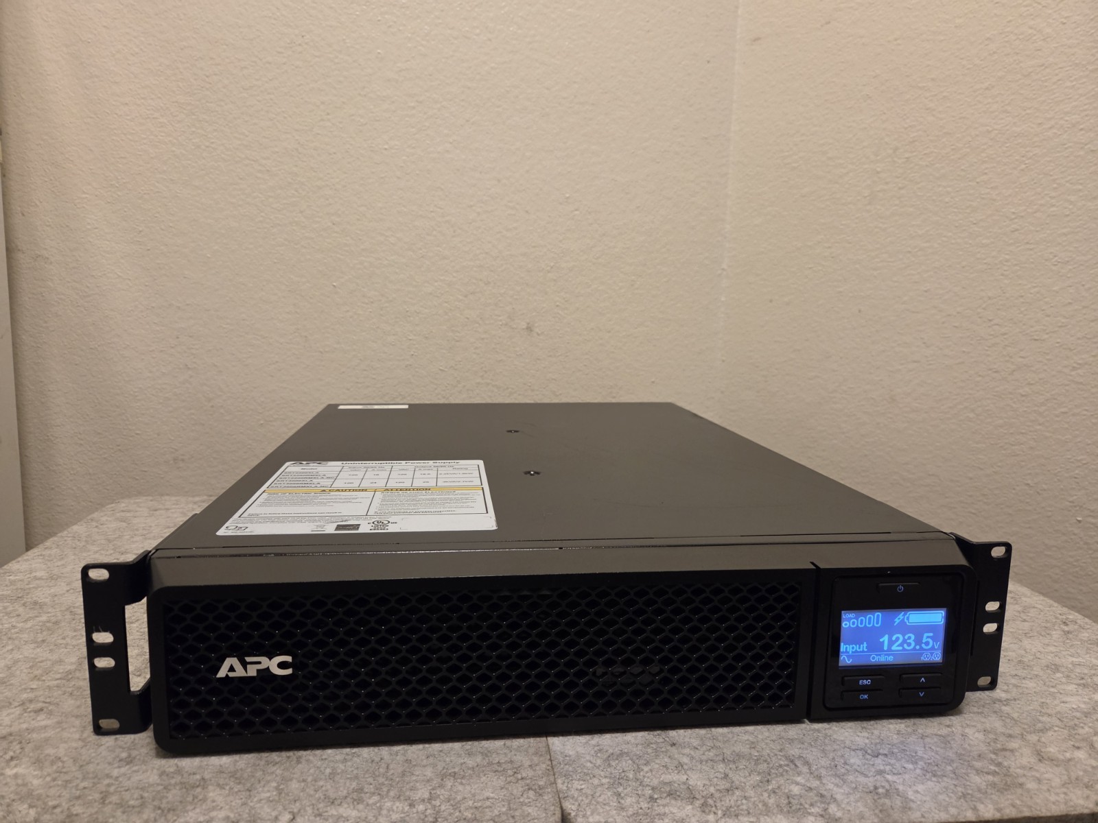 APC SRT2200RMXLA-NC Smart-UPS SRT 2200VA RM 120V Network Card - no batteries.