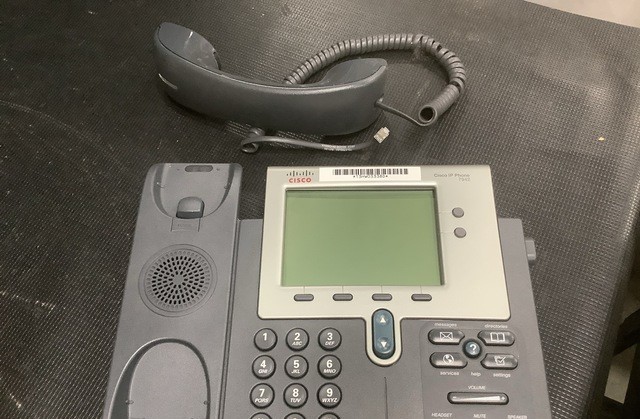 GENUINE CISCO 7942 IP PHONES.
