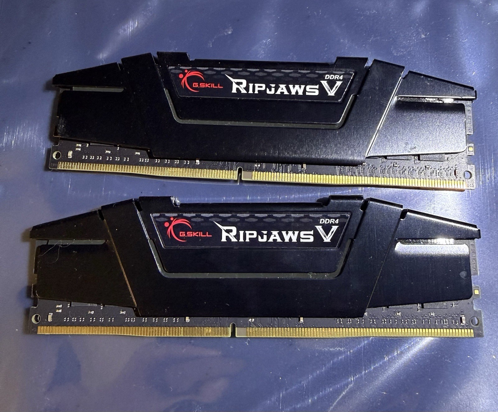 G.SKILL Ripjaws V 32GB (2x16GB) DDR4-3200 288-Pin DIMM XMP F4-3200C16D