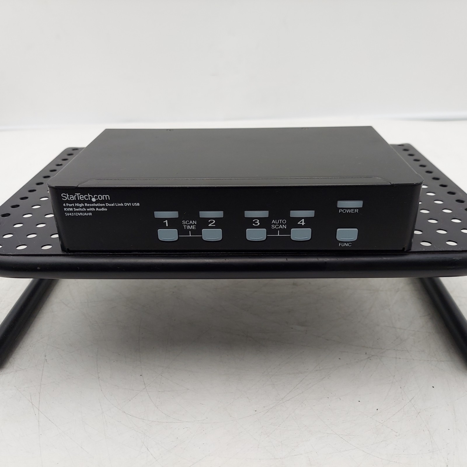 Startech SV431TDVIUA 4-Port Tripple DVI KVM