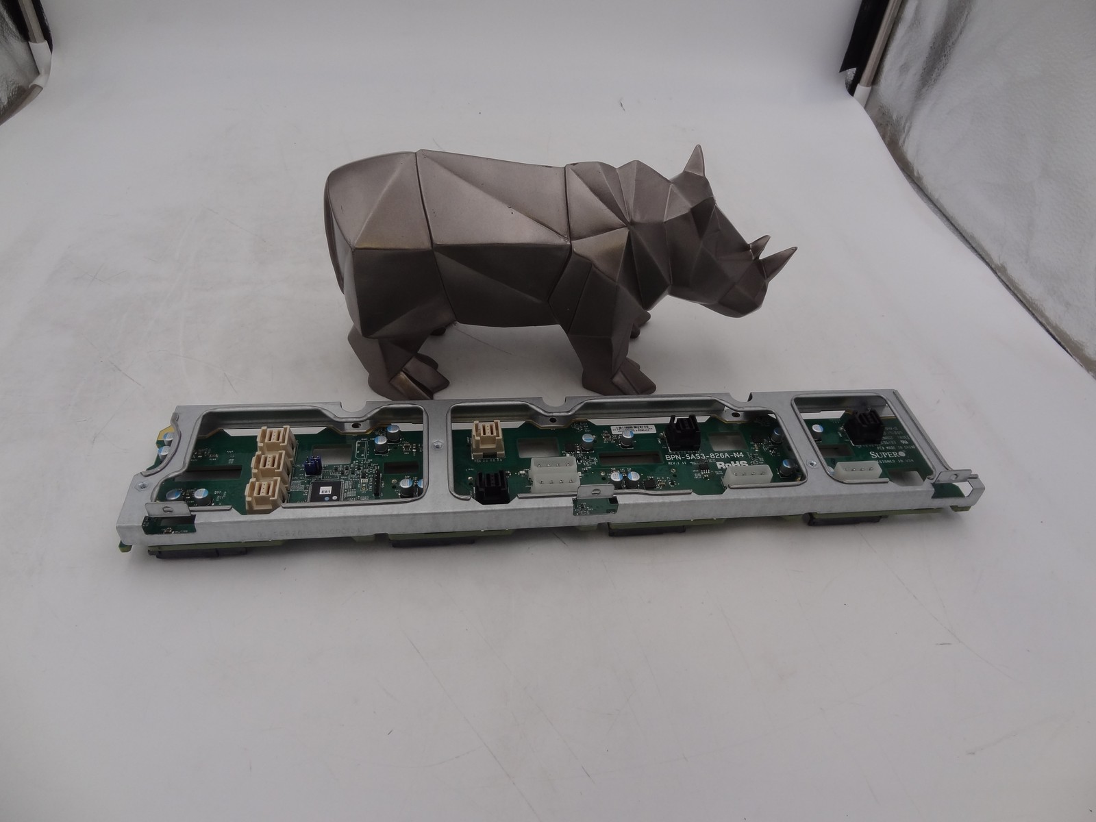 SuperMicro BPN-SAS3-826A-N4 N4 2U 12x 3.5IN SAS/SATA 4x NVMe Backplane
