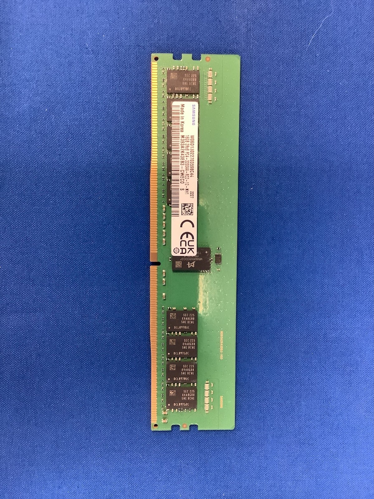 M393A2K43EB3-CWE SAMSUNG 16GB (1X16GB) 2RX8 PC4-3200AA MEMORY