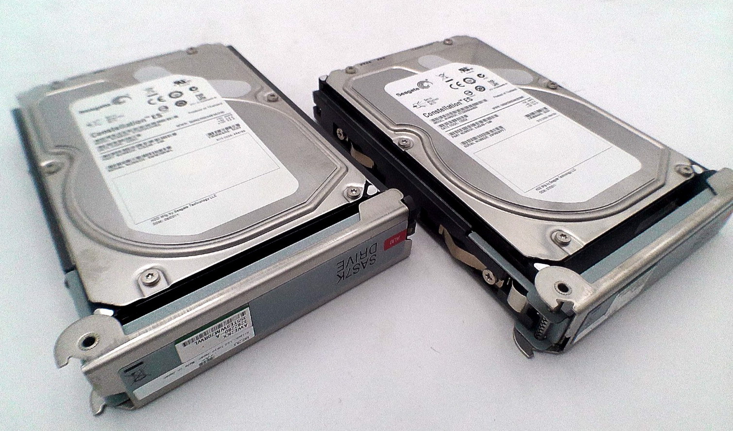  LOT OF 2 - Hitachi AMS2x00 2TB 7.2K SAS DISK HIGH DENSITY (3282280-A)