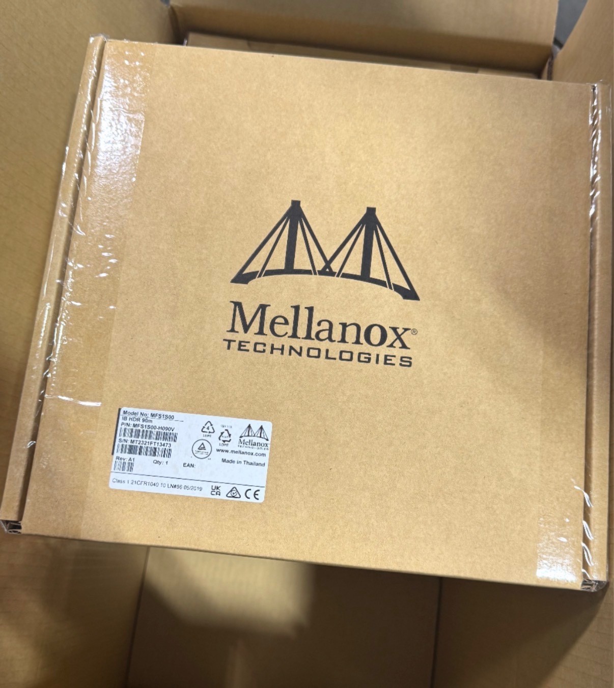 Mellanox MFS1S50-H005E 200Gb/s to 2x100Gb/s QSFP56 to 2xQSFP56, LSZH 5m active f