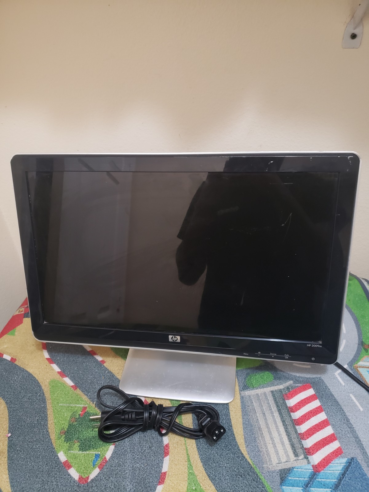 HP 2009m 20" Widescreen LCD Monitor 1600x900 VGA DVI Built-In Speakers