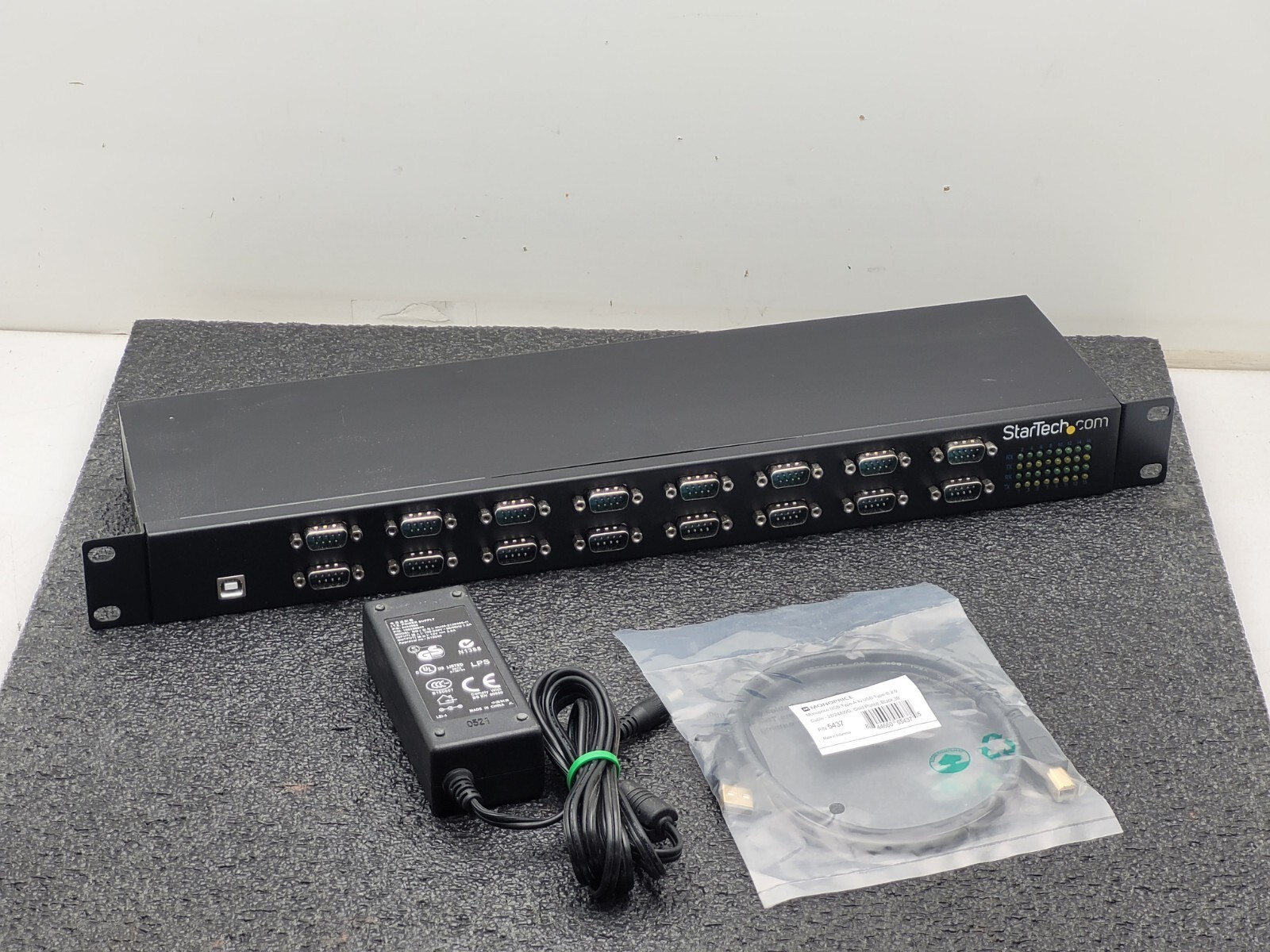 StarTech ICUSB23216F 16-Port FTDI USB B RS232 Serial Mux COM Adaper, Ears, Power