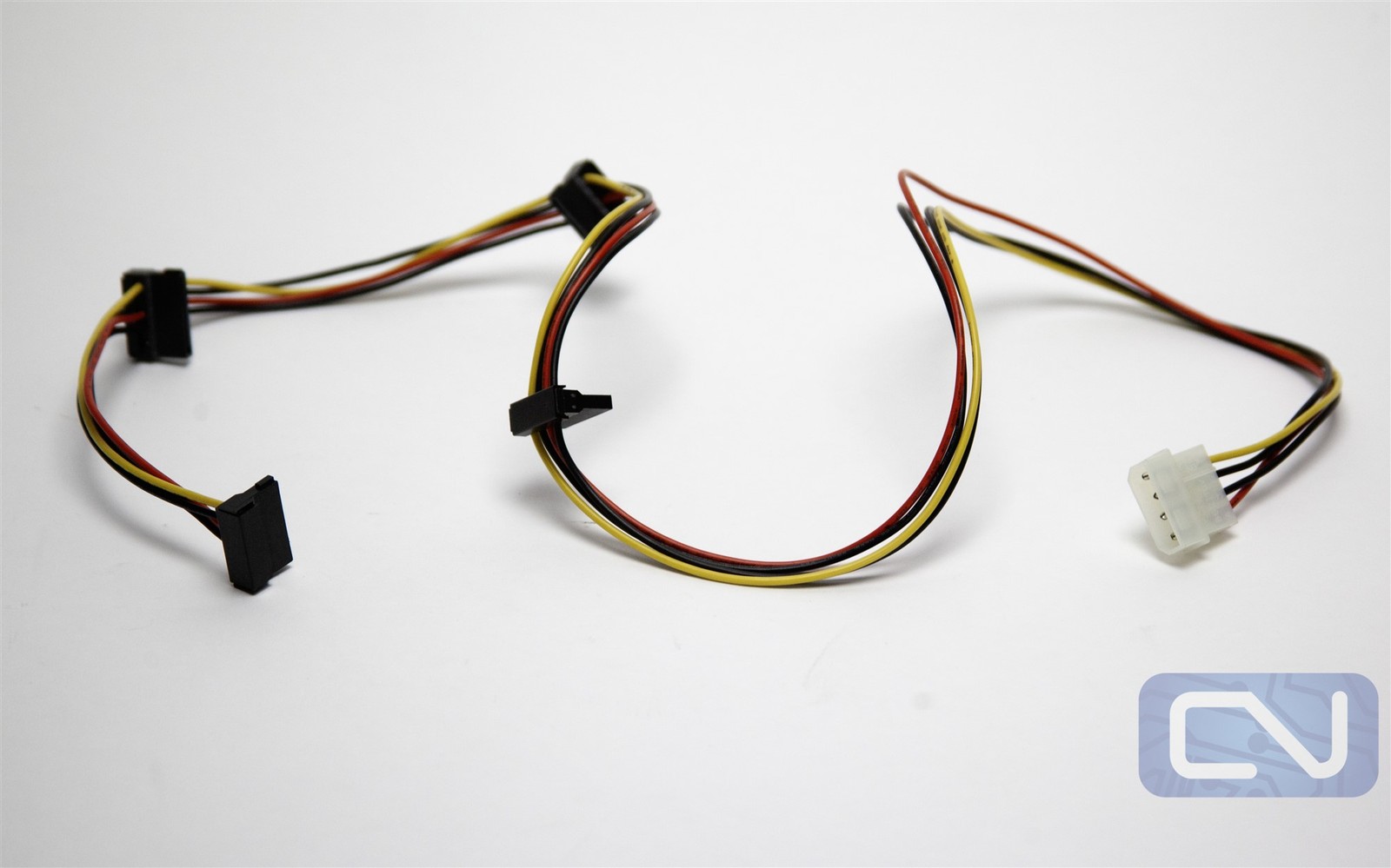 Molex 4-Pin to 4x Serial ATA SATA 15-Pin HDD Power Adapter Cable (Daisy Chain)