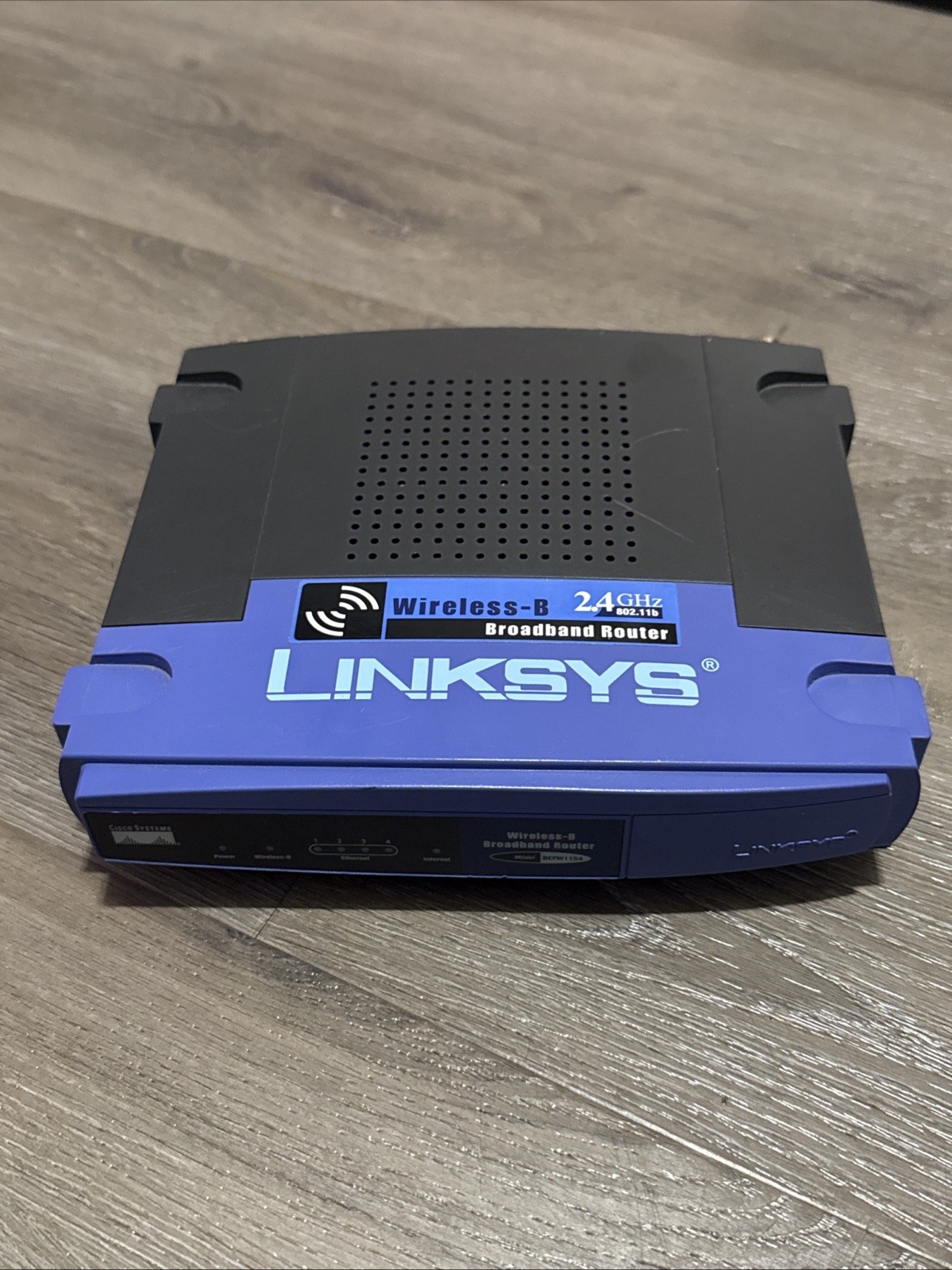 1C Linksys BEFW11S4 v4 Wired 4-Port 10/100 Cable/DSL Broadband Router -NotTested