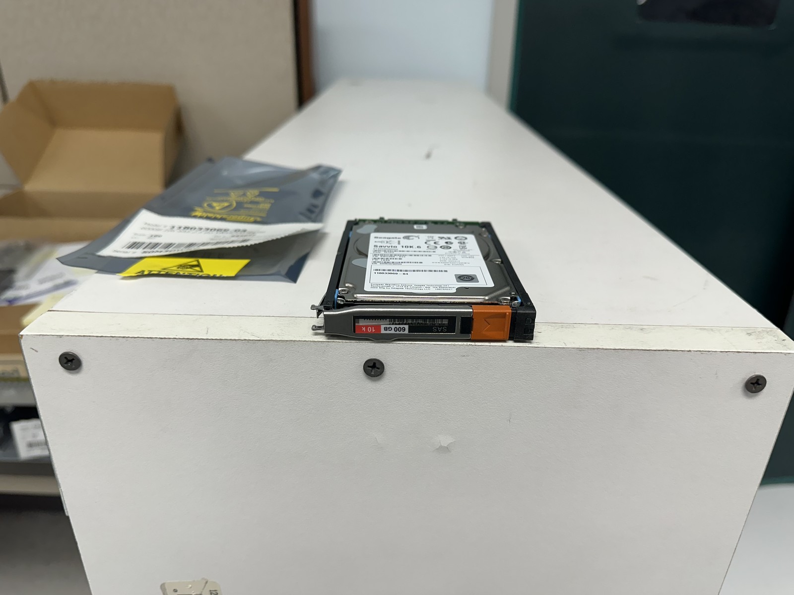 EMC 118033069-04 600GB 10K SAS 2.5" HDD VNX5200/54/56 6G
