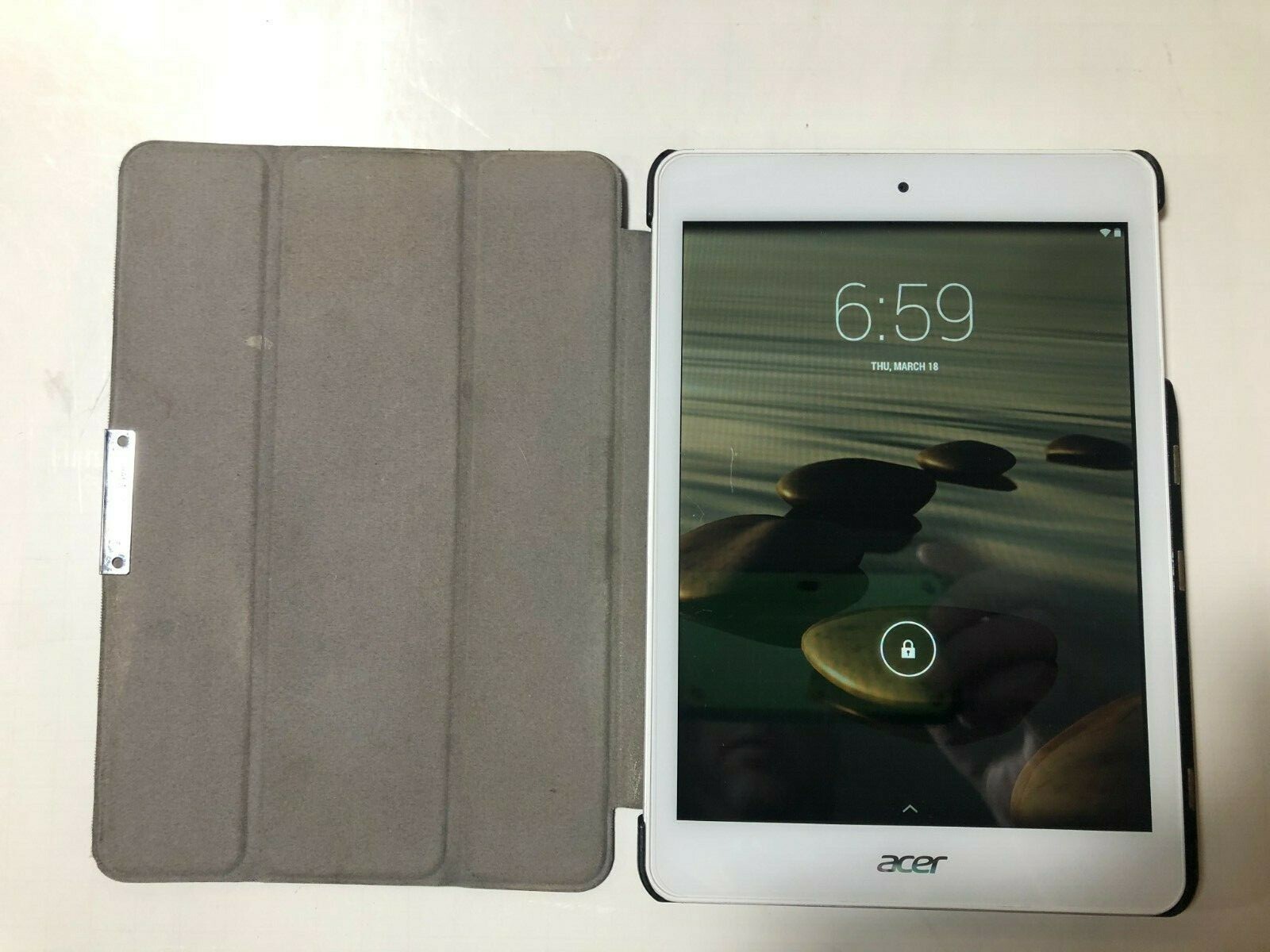 Acer Iconia A1-830-1633 16GB, Wi-Fi, 8in - Silver with white face, includes box