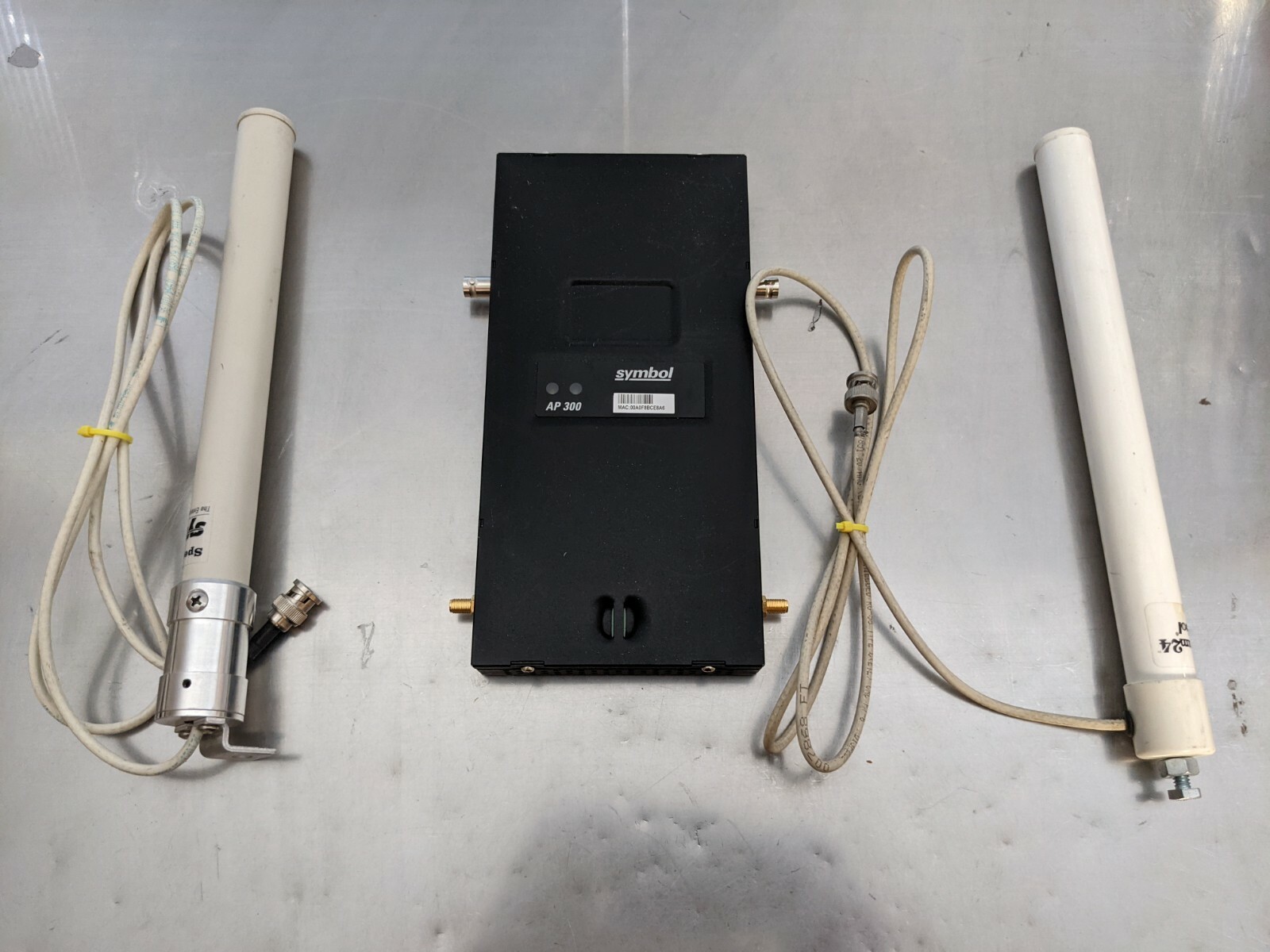 Symbol AP300 Wireless Access Point With 2 Spectrum24 Antennas