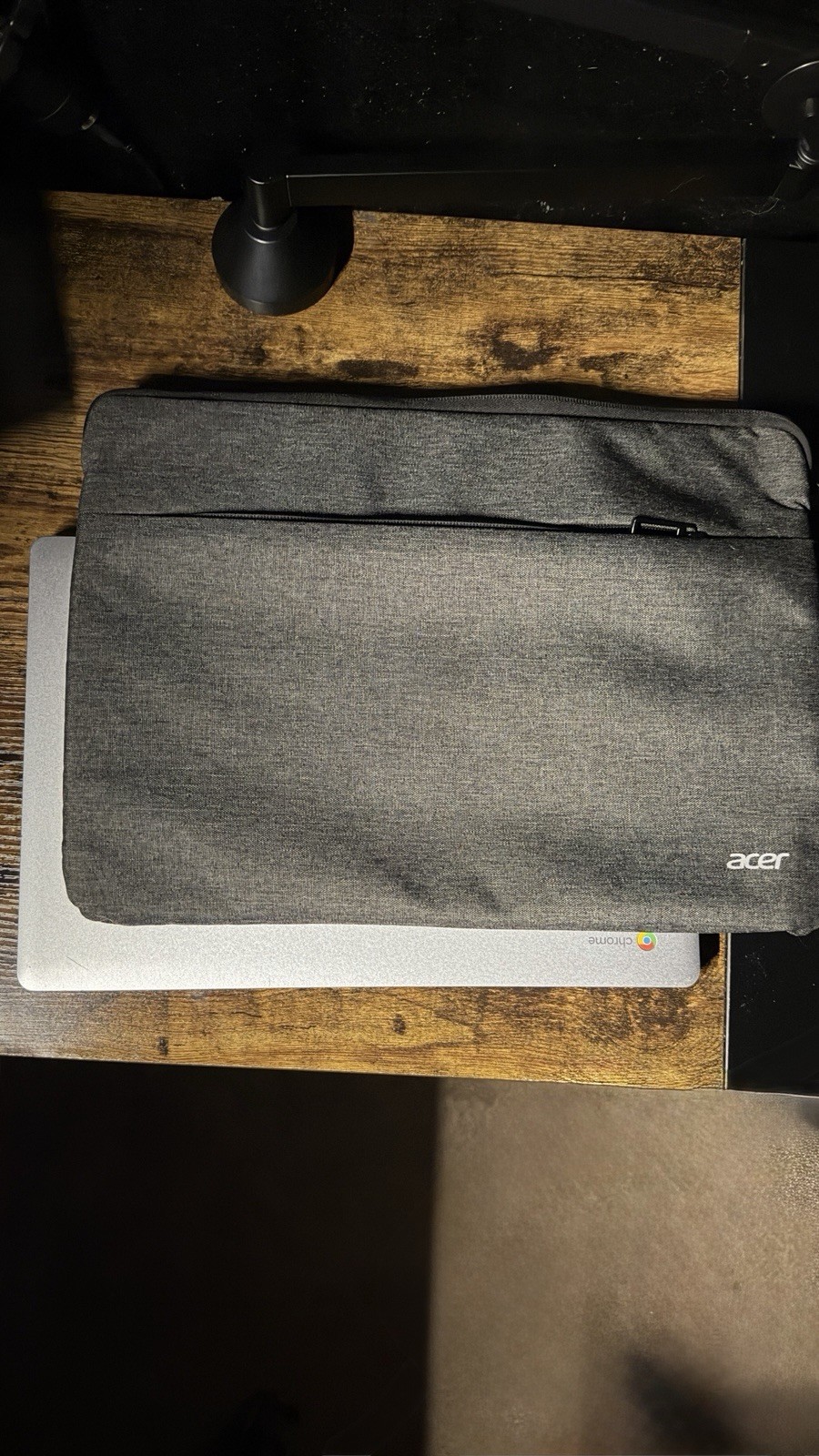 Acer Chromebook 15.6" Silver Chrome OS Intel Celeron 4GB 32GB eMMC (WITH CASE)