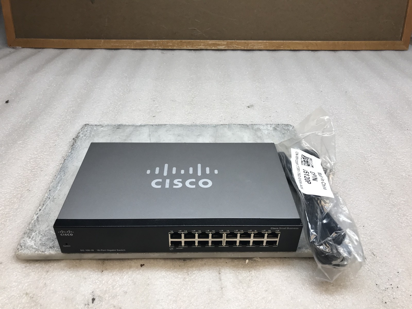 Araknis Networks AN-210-SW-R-8-PoE Gigabit Managed Switch w/ Power Cable