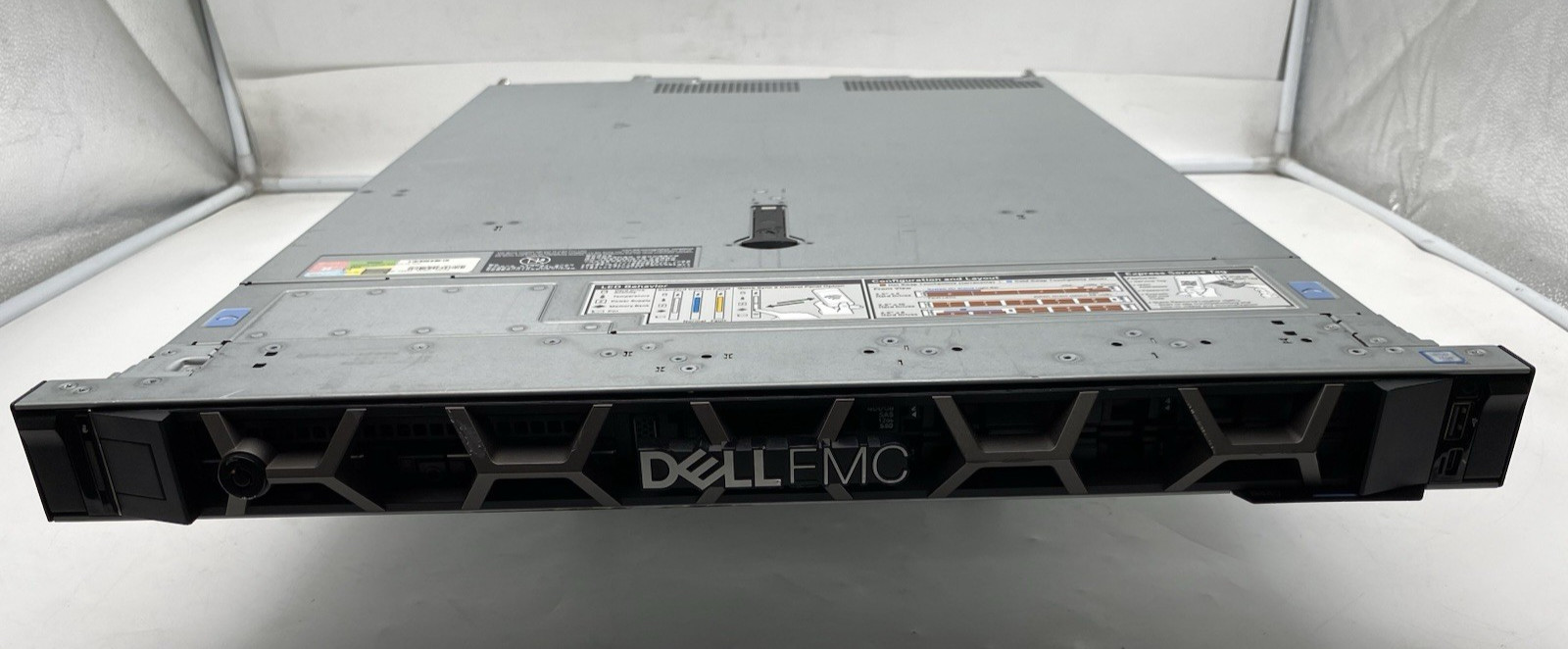 Dell EMC PowerEdge R440 2x Xeon Silver 4114 2.20GHz 32GB RAM 1.760TB SSD Storage
