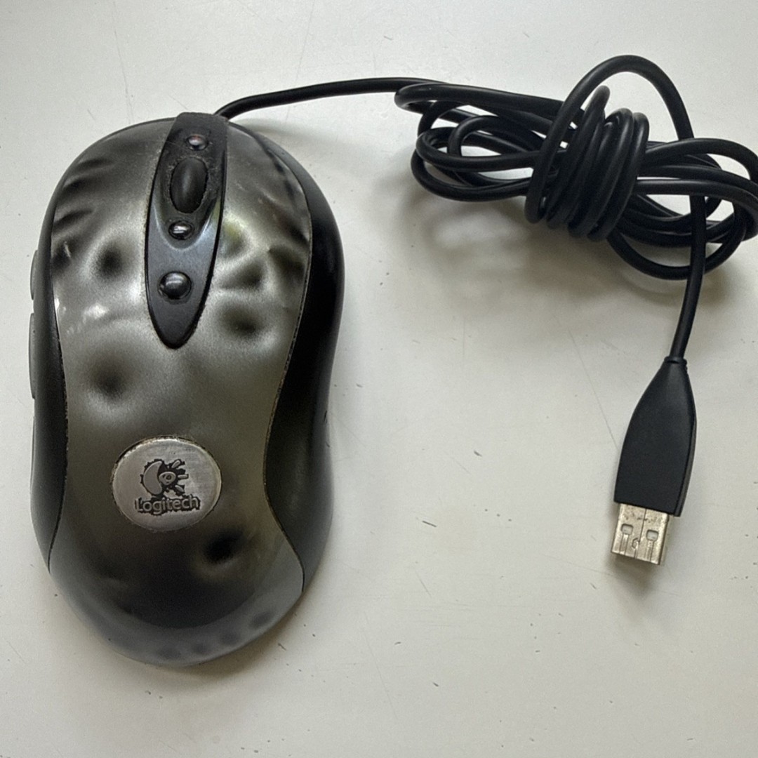 Logitech MX518 Legendary Wired Optical Gaming Mouse M/N M-BS81A P/N 810-000636