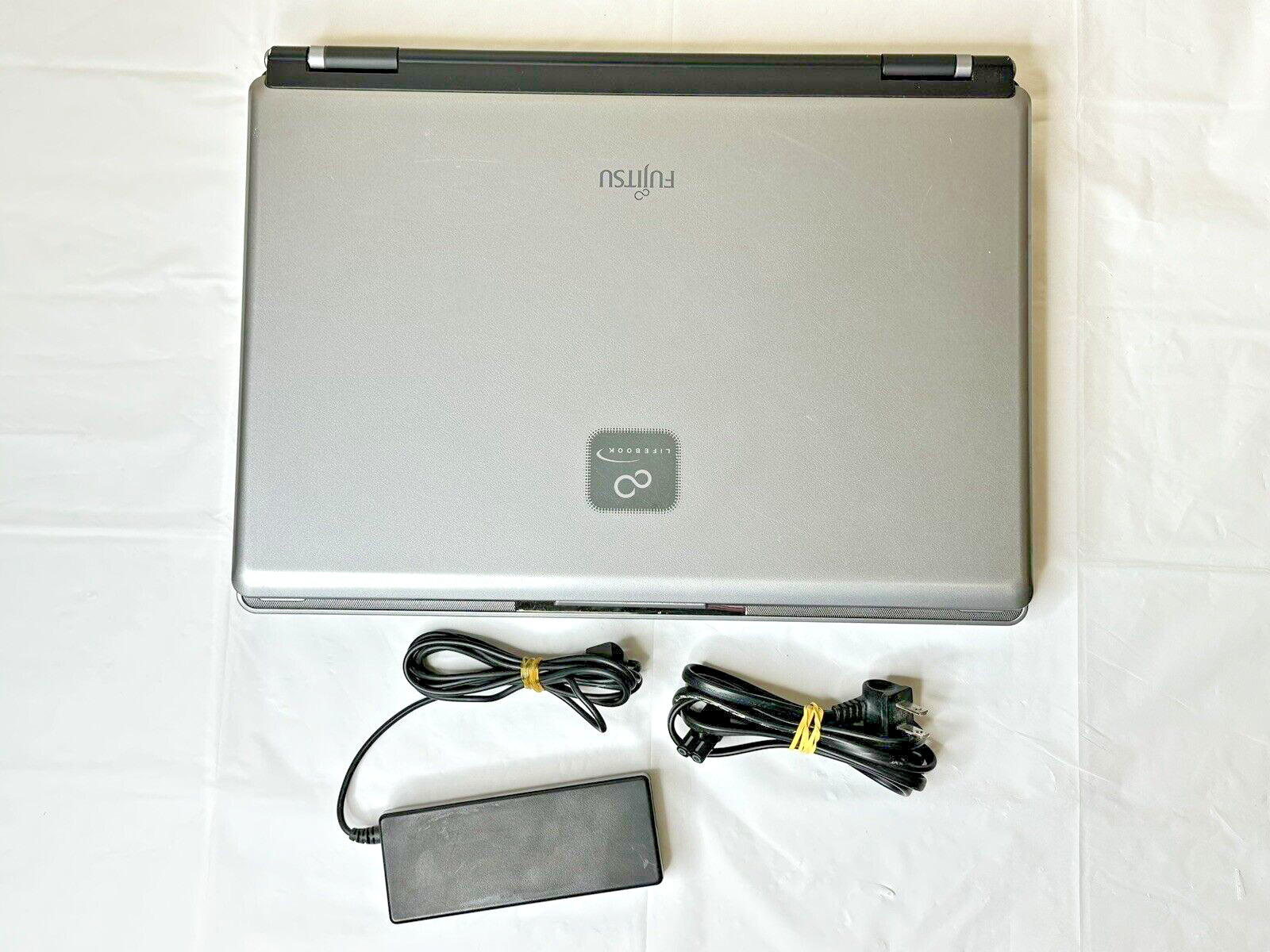 Fujitsu Laptop N6210 Pentium M 1.86 GHz With Charger
