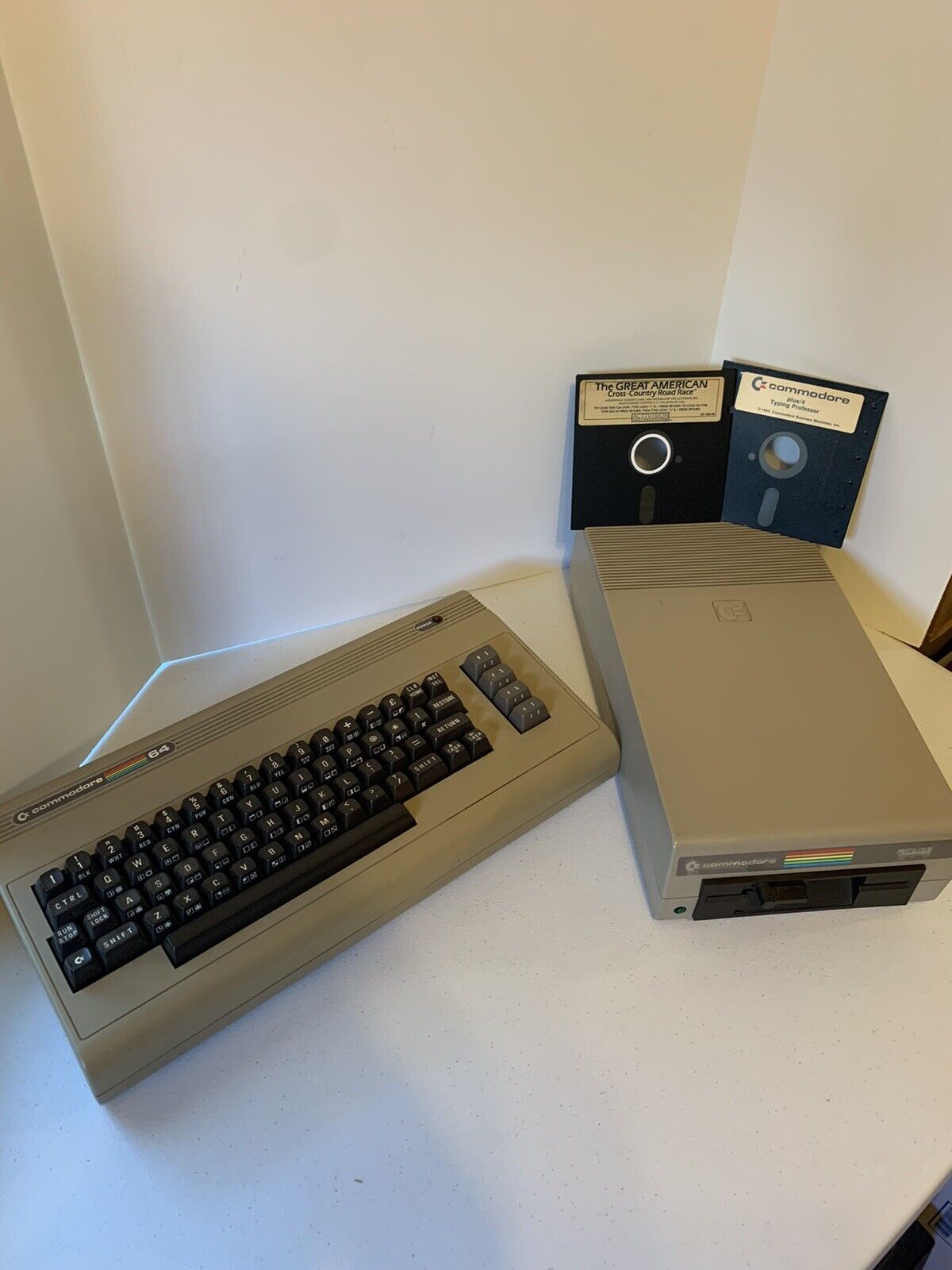 Vintage Commodore 64 C64 Personal Computer Disk Drive powers On As-is Untested