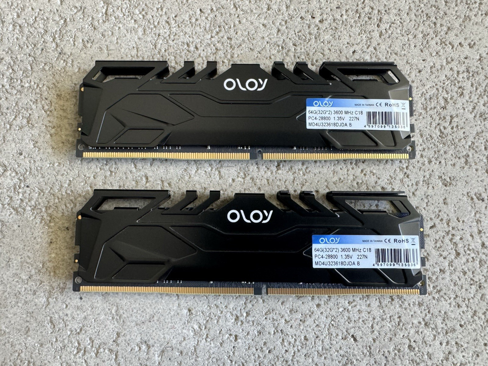 OLOy OWL 64GB (2 x 32GB) 288-Pin PC RAM DDR4 3600 (PC4 28800) MD4U323618DJDA