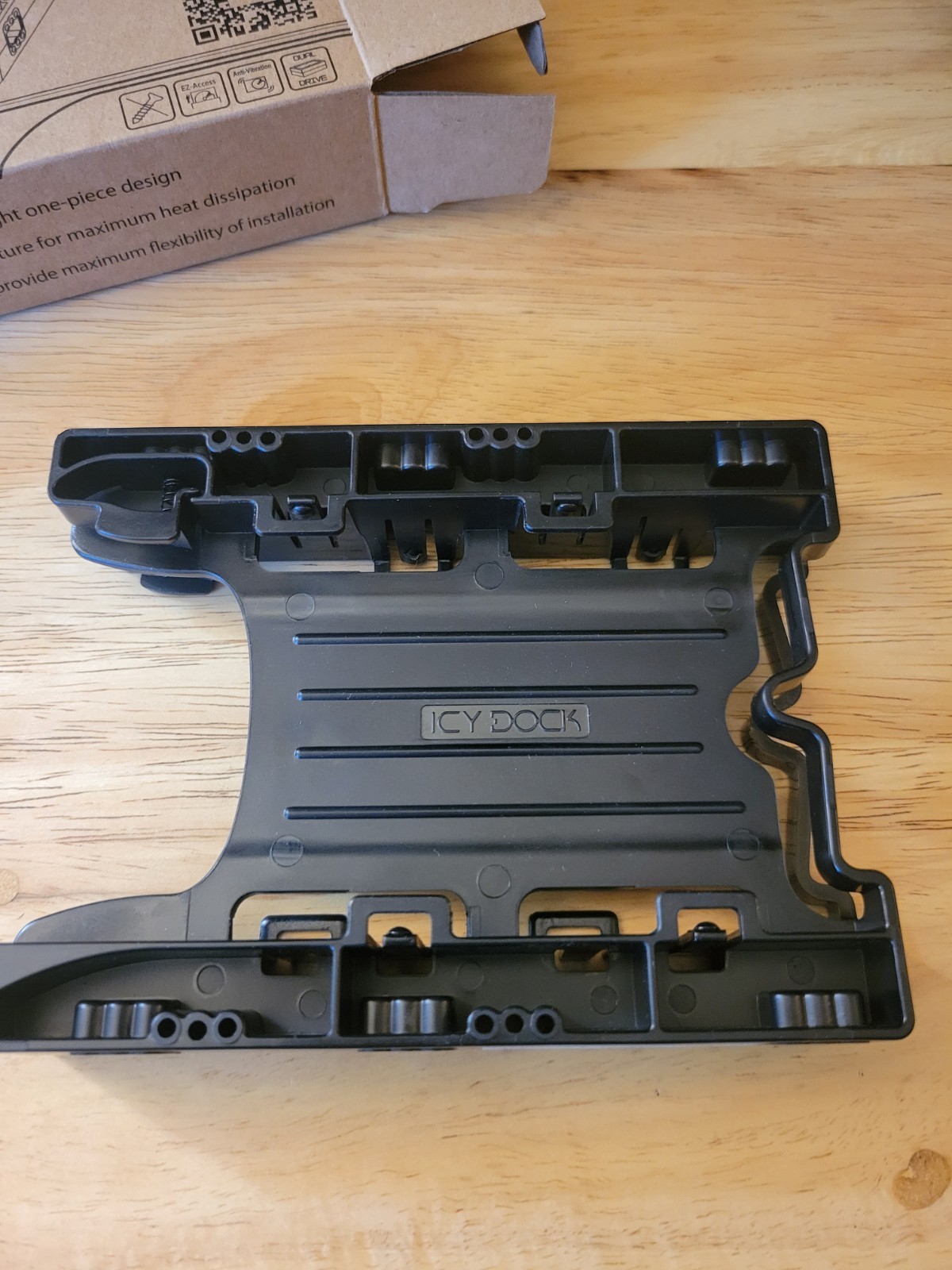 ICY DOCK Dual 2.5" to 3.5" Hard Drive / SSD Bracket w/SATA cables MB290SP-1B