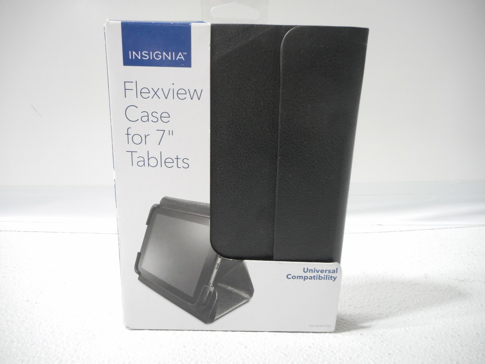 Insignia - FlexView Folio Case for Most 7" Tablets - Black NS-MUN7F3B