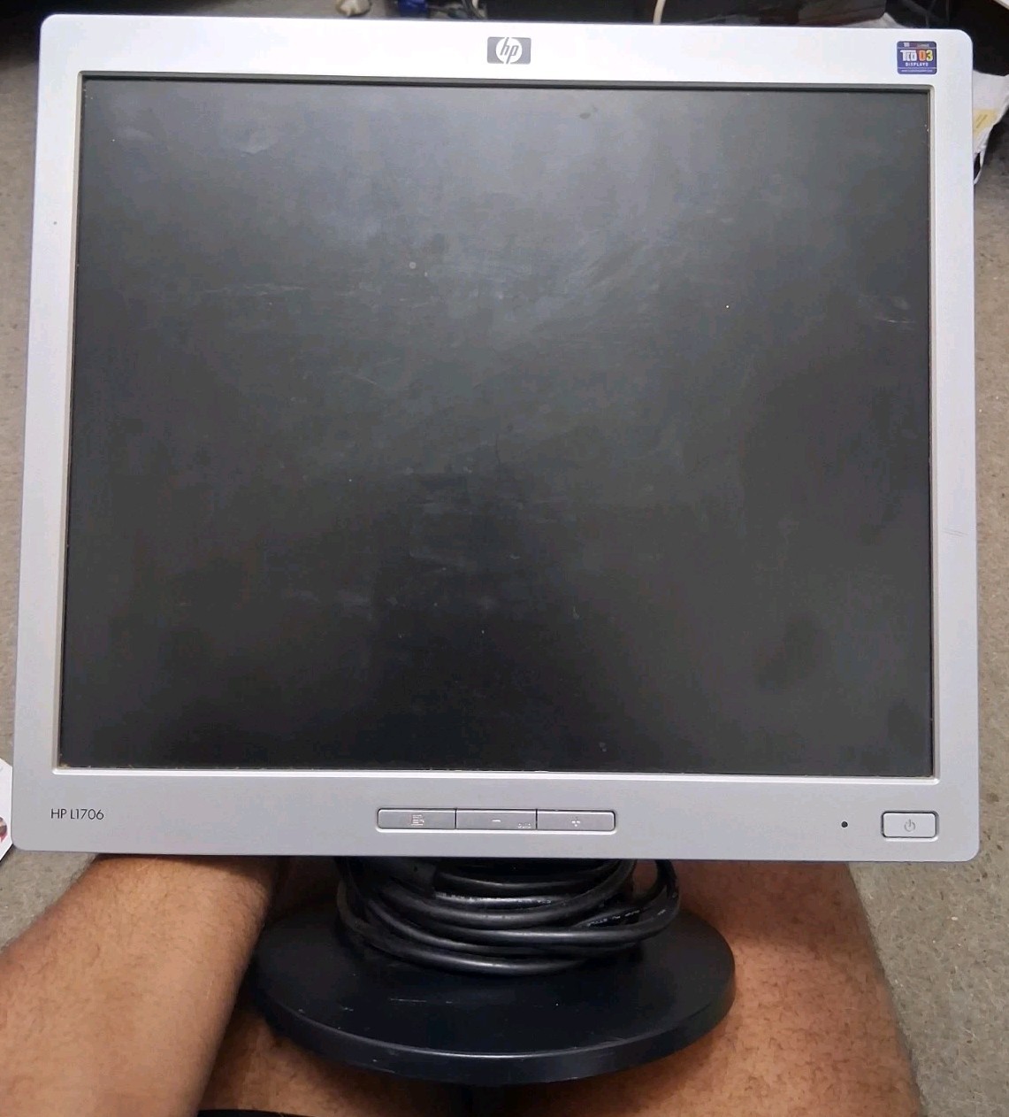 HP 17 INCH (1280 x 1024) PIXELS LCD HD GRAY/BLACK MONITOR MODEL L1706 w/HOOKUPS