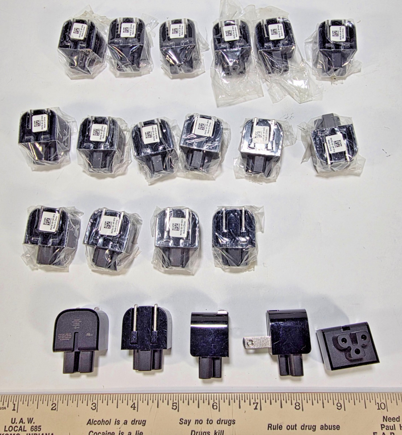 Lot of 21 HP 854702-101 Longwell Duckhead AC Plug Adapters HPI 3819