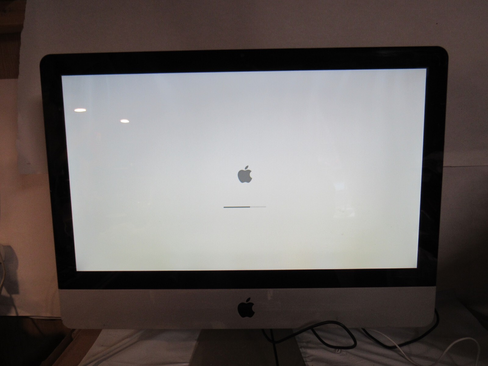 iMac  21.5” 500GB High Sierra All in One Desktop  V6M