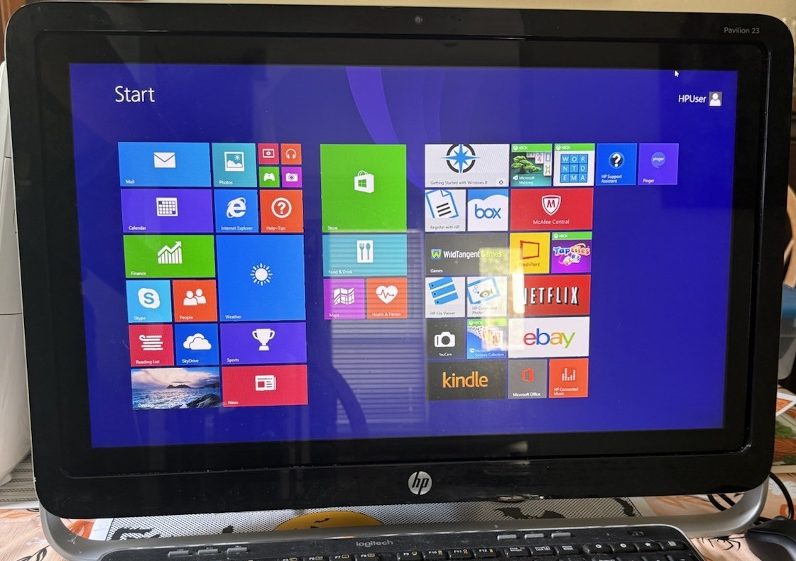HP Pavilion 23 23in Touchscreen All-in-One Core i5 8GB 1-2TB HDD Win 8