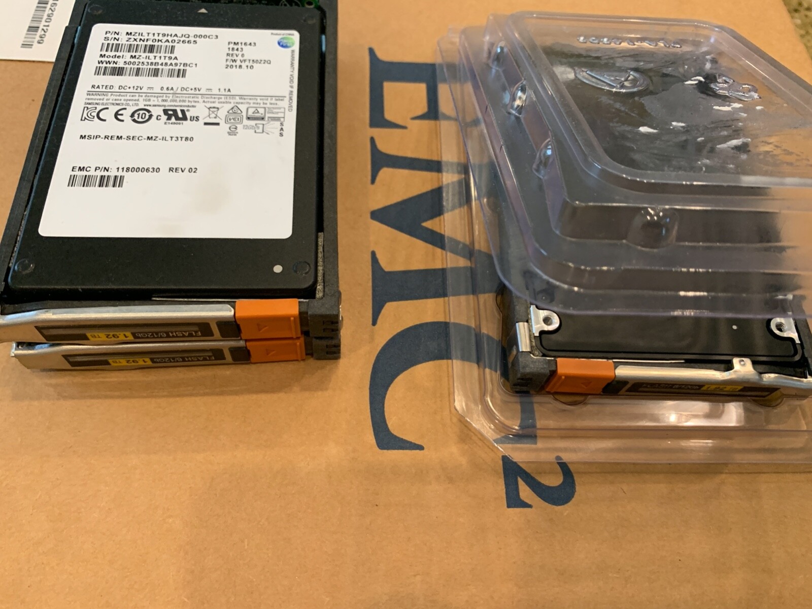 EMC UNITY 005052522  1.92 TB  350F 450F 550F 650F 300F 400F 500F D3F-2SFXL2-1920