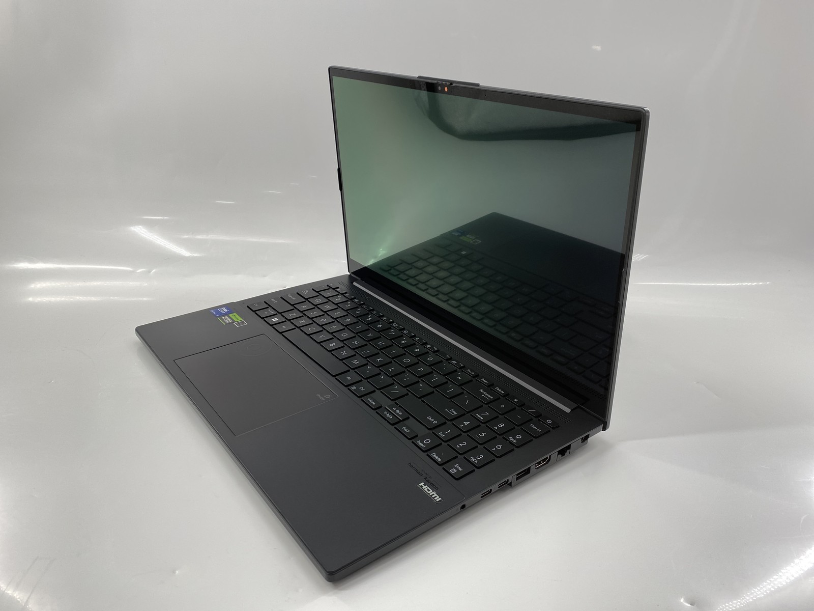 Asus Vivobook Pro 15" Core Ultra 9 | GeForce RTX 3050 | 24GB 2TB-SSD | Read*
