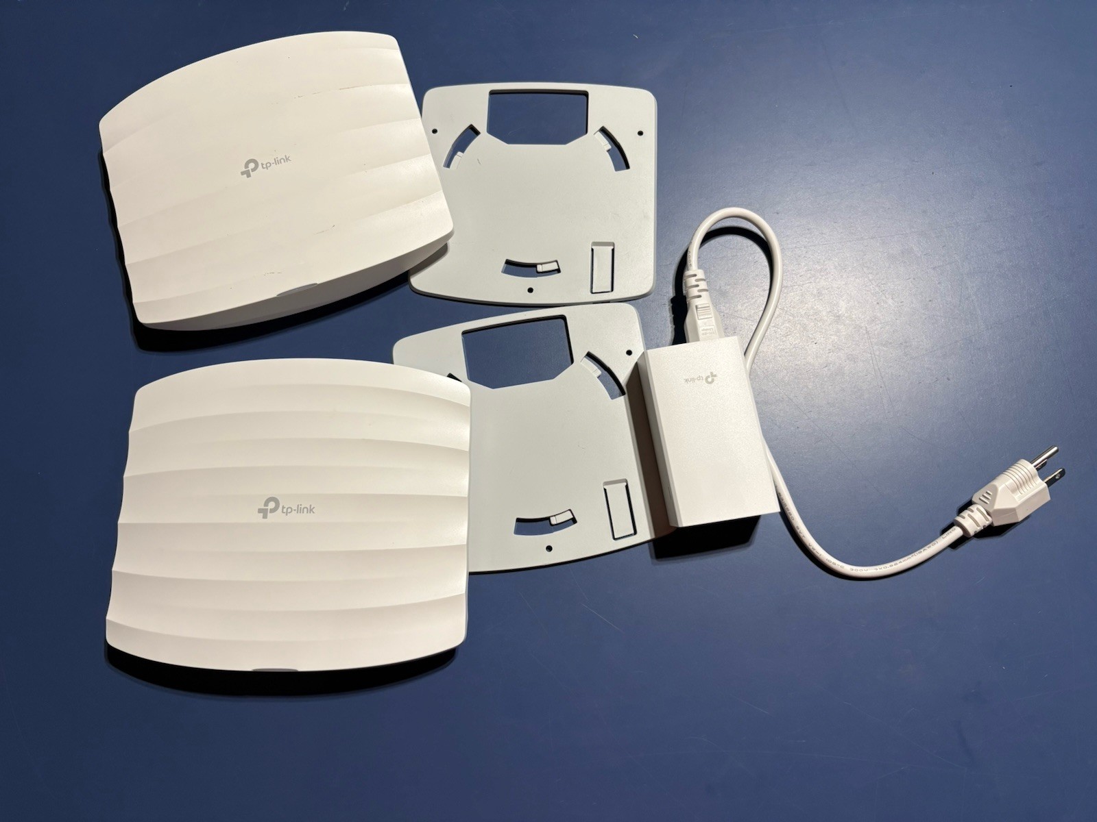 TP-Link EAP245 V3 x2  | Omada AC1750 Wireless Access Point, White & Accessories