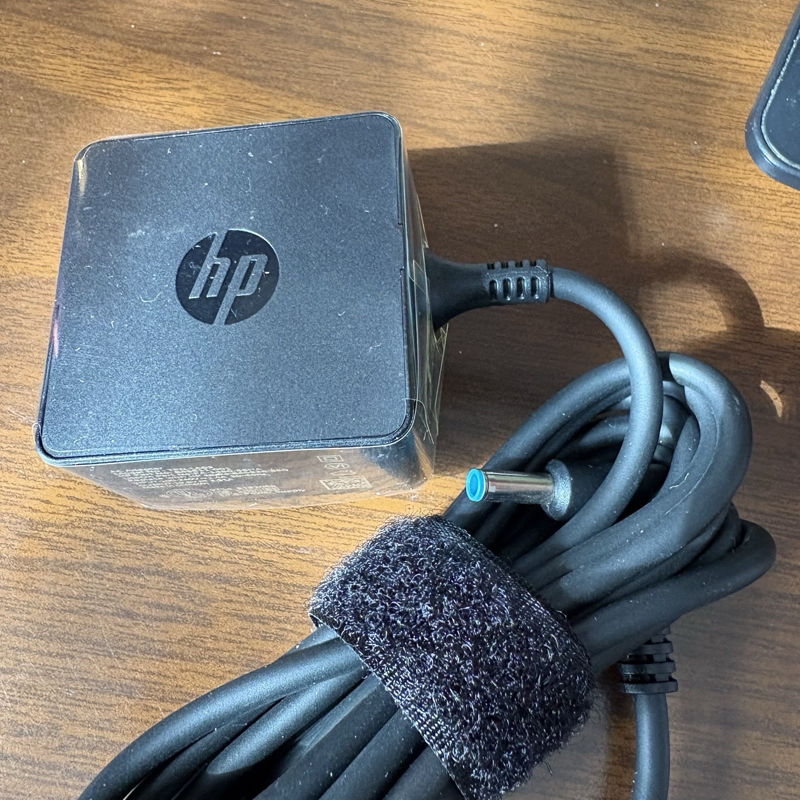 AC Adapter Model No TPN-LA03 HP Part No: 845611-001