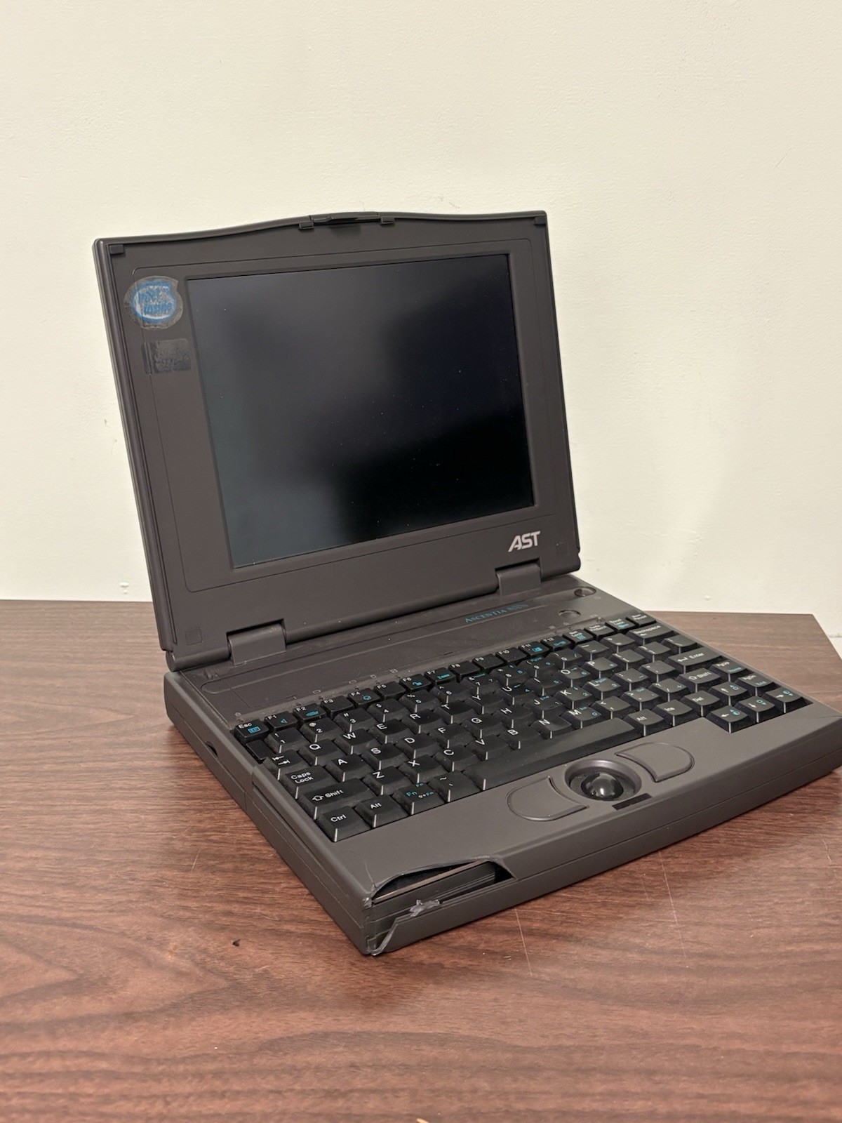 Vintage AST Ascentia 800N 4/50 CS9 Laptop Parts/Repair Windows 95 Era Retro PC