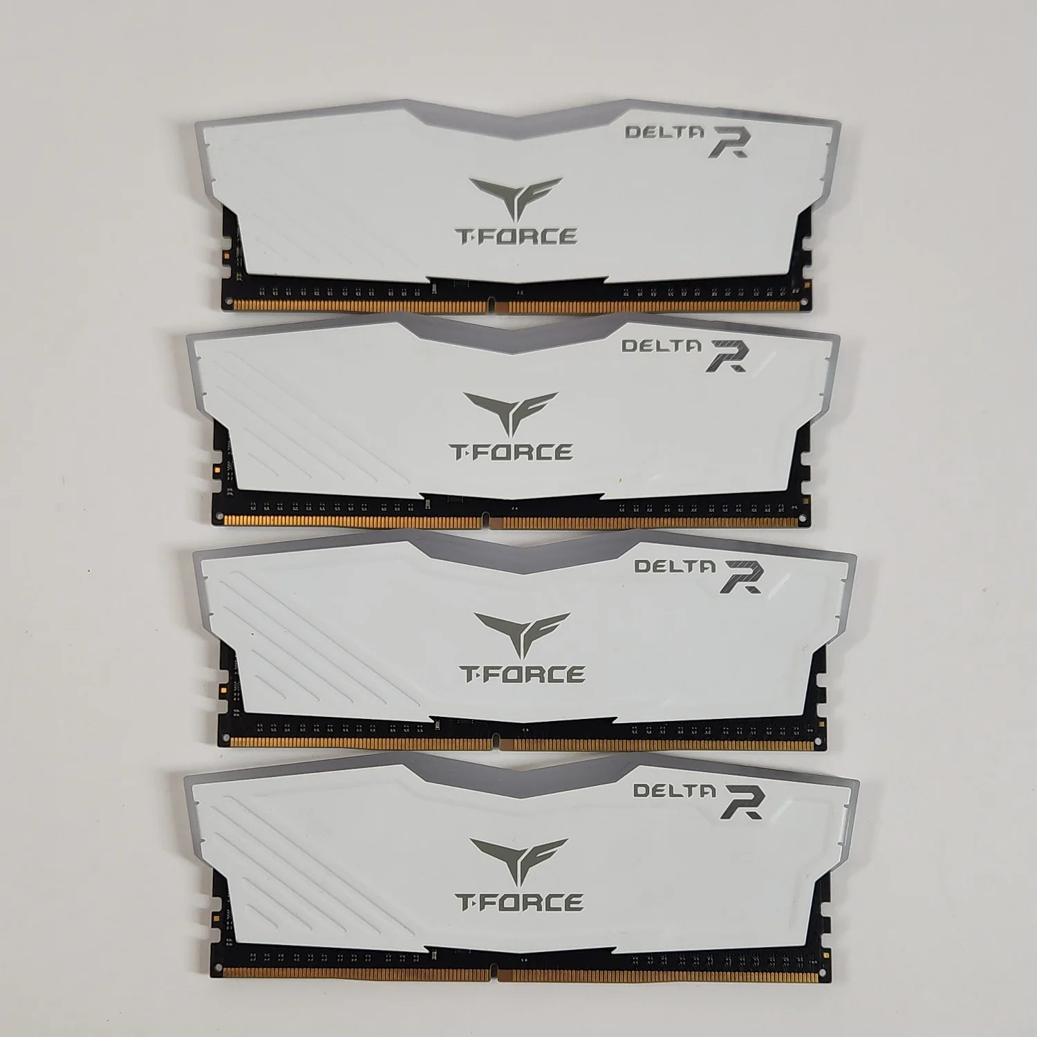 TeamGroup T-Force Delta RGB 32GB (4x8GB) RAM DDR4 3200MHz TF4D48G3200HC16CBK