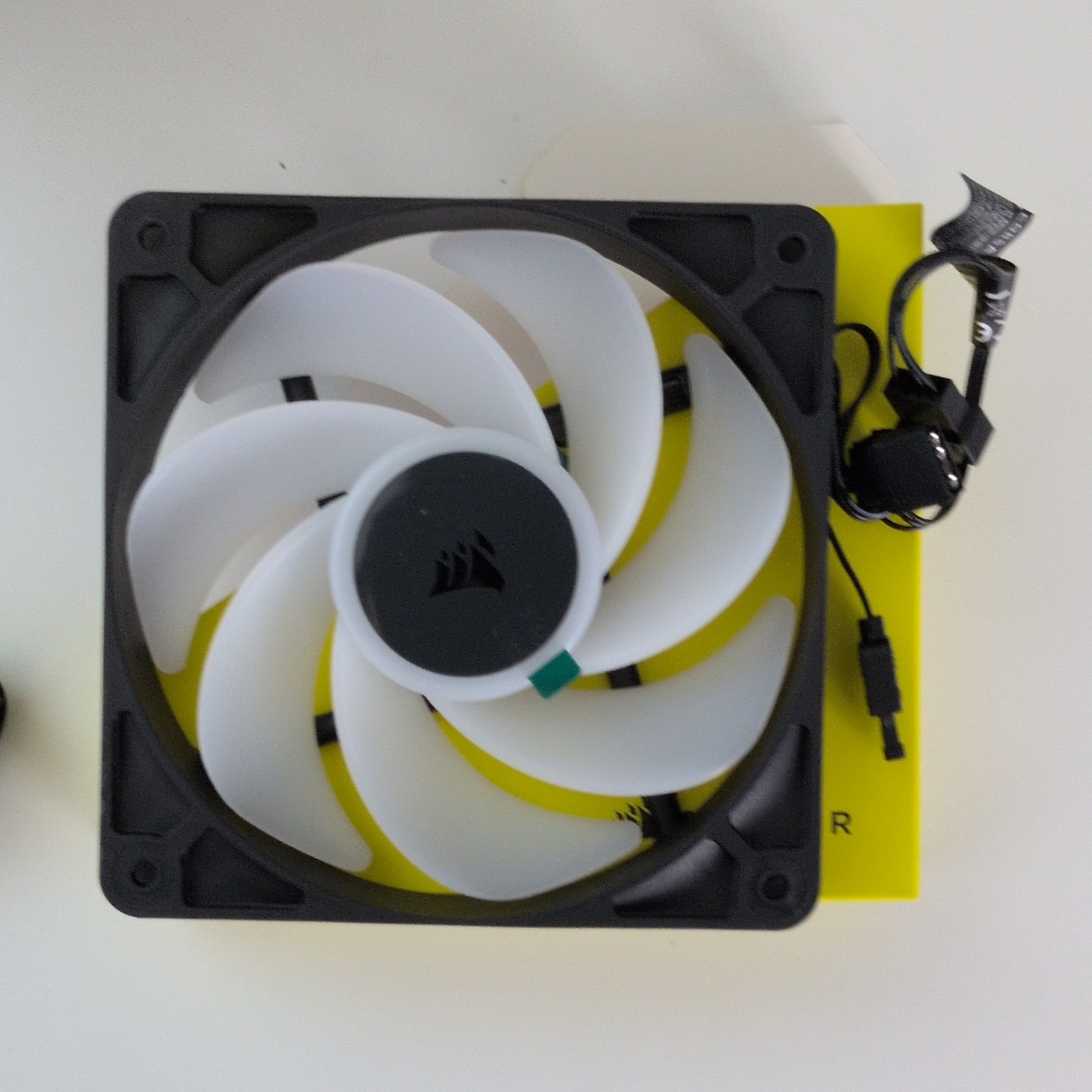 Single Corsair RS120-R ARGB 120mm PWM Case Fan White/Black 2100RPM 65CFM 4-Pin