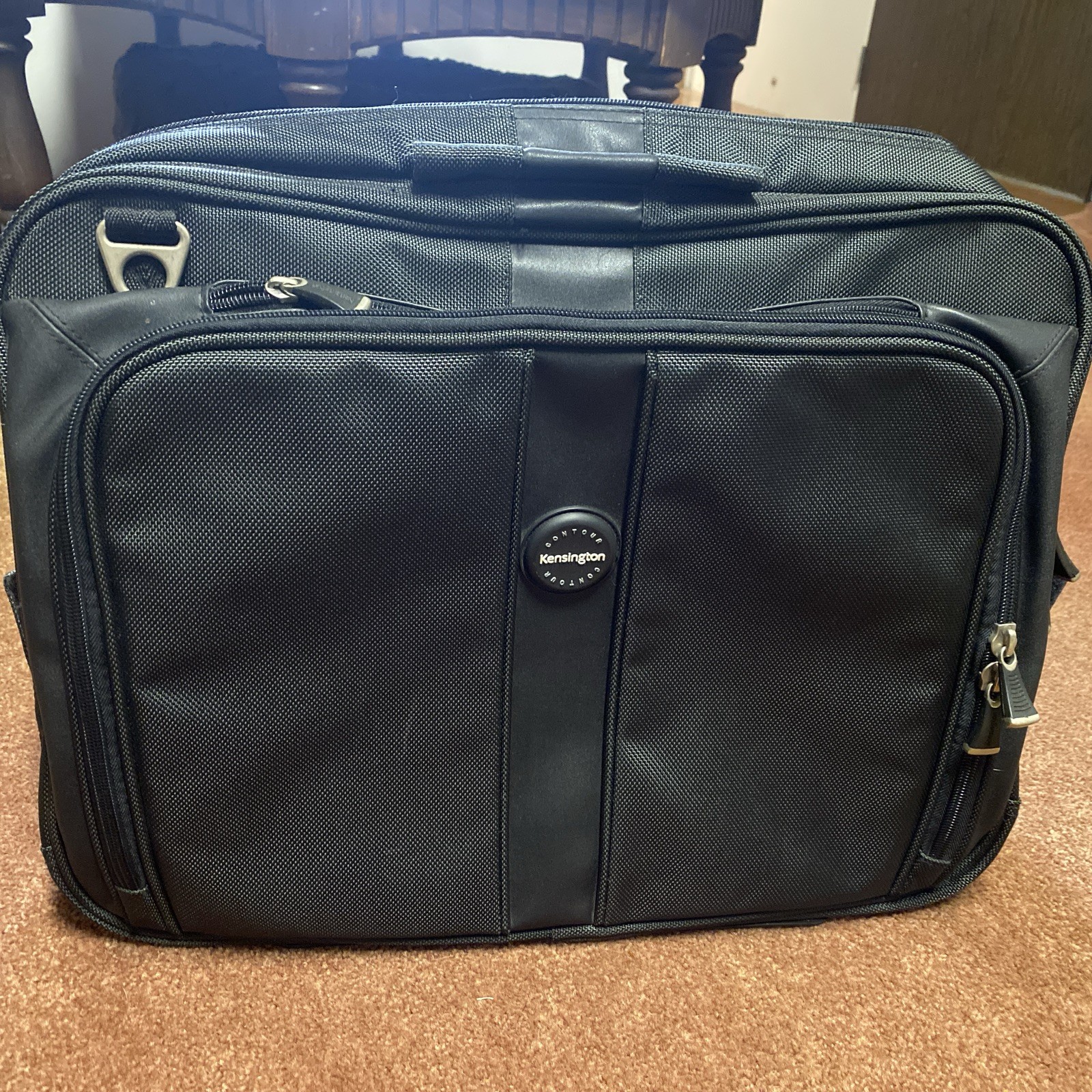Kensington Contour Laptop Bag 17 Inch Travel Work Case Padded