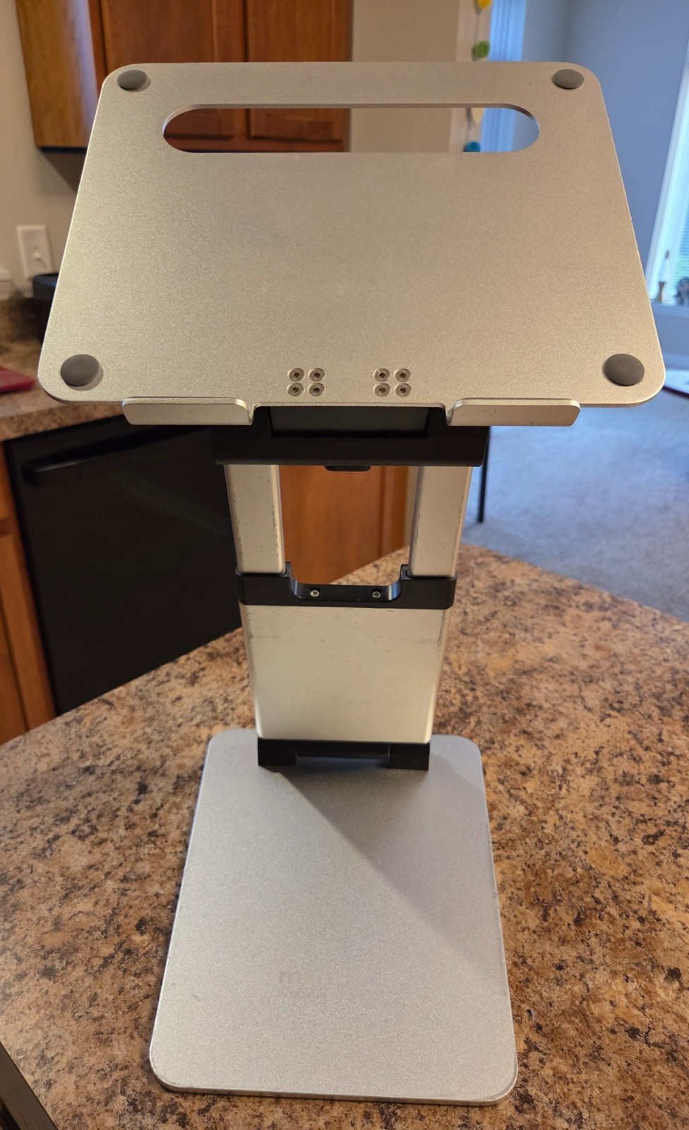 Minder Laptop Tower Stand For Desk, Metal, Adjustable, Sit/Stand BARELY USED
