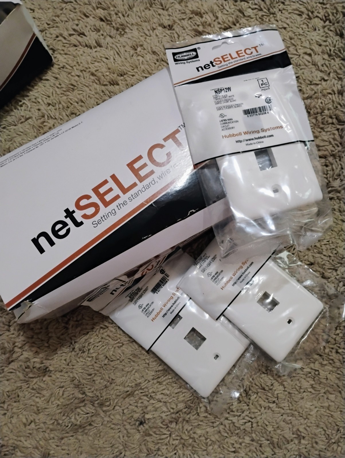 Lot of 25 NEW White Hubbell netSELECT NSP12W Snap Fit Faceplate 1-Gang 2-Port .