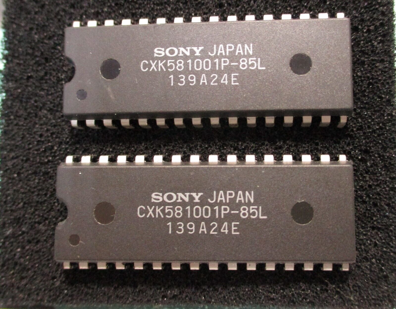 Sony 128Kx8 High Speed 32DIP 1M CMOS Asynchronous SRAM Memory CXK581001P-85L 2PK